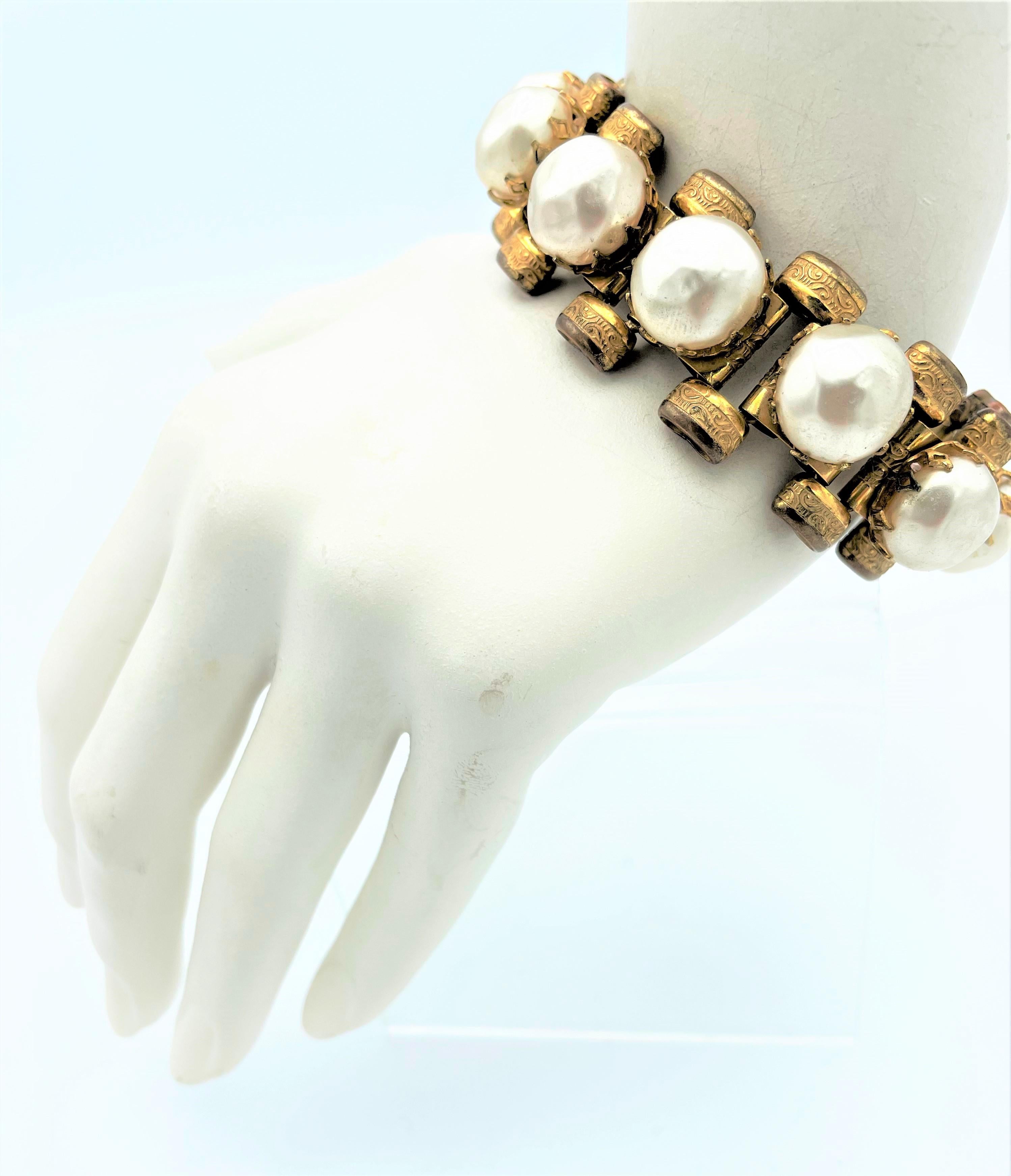 A very flexible bracelet that wraps around the wrist like a band. It consists of movable links, each connected to a large, beautiful baroque pearl. It's comes from the 1950s USA and signed with full name on the back of the clasp.
Measurement: Length