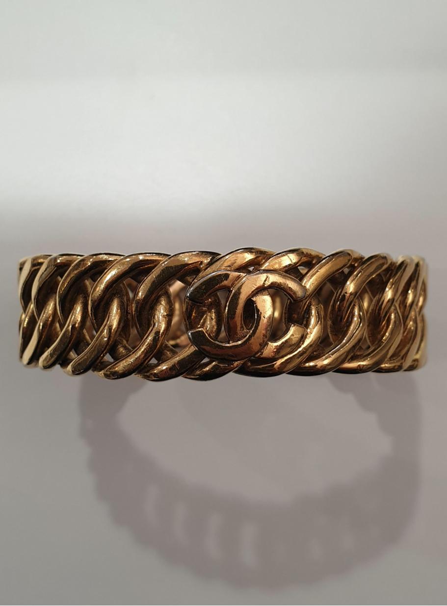 Vintage Bracelet Chanel Gold Chain  In Excellent Condition For Sale In Paris, FR