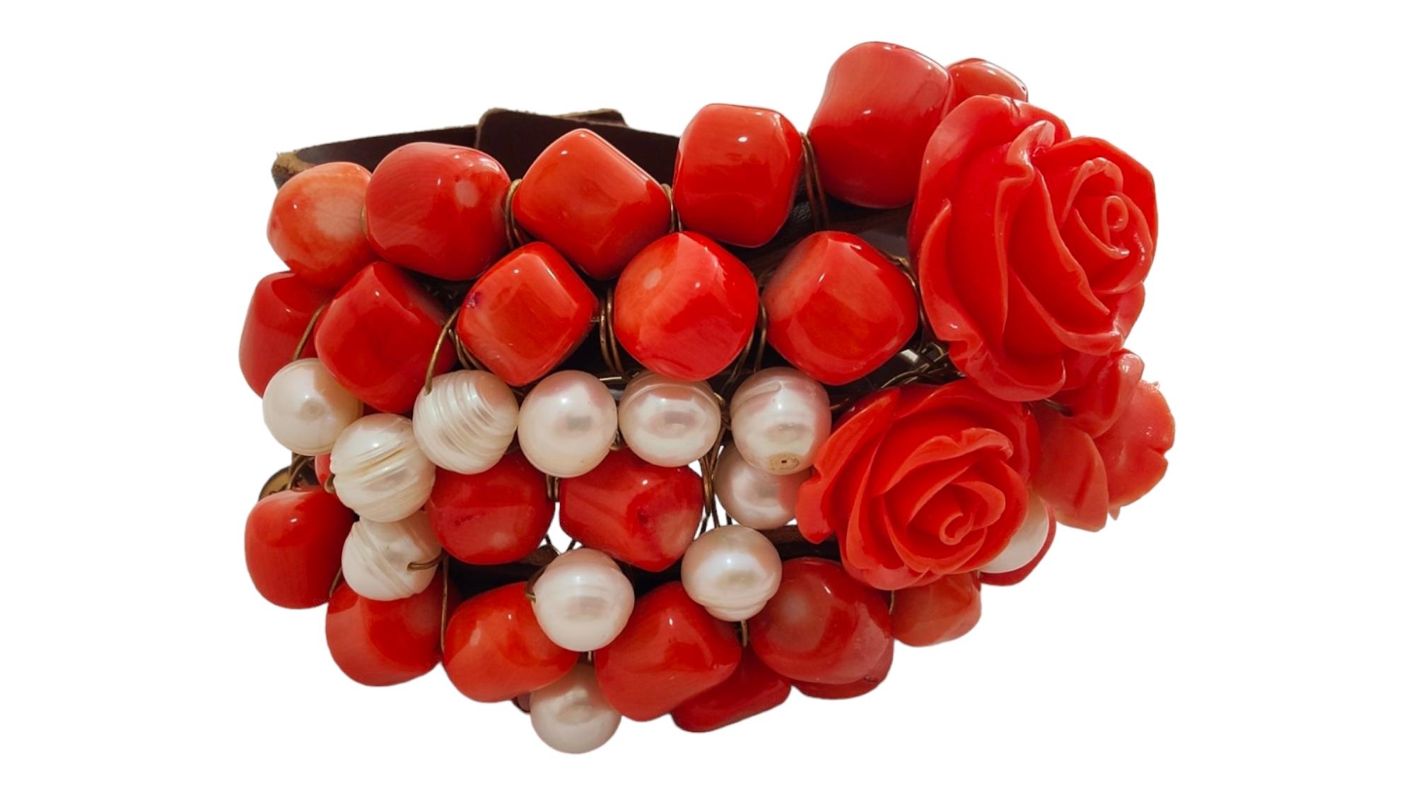 Vintage Bracelet In Carved Red Coral And pearls Beads
VERY ELEGANT BRACELET FROM THE 70'S MADE WITH MEDITERRANEAN RED CORAL CARVED WITH SHAPES OF FLOWERS AND PEARLS. EXCELLENT CONDITION. MEASURES: 20X7X3 CM. WEIGHT: 156g