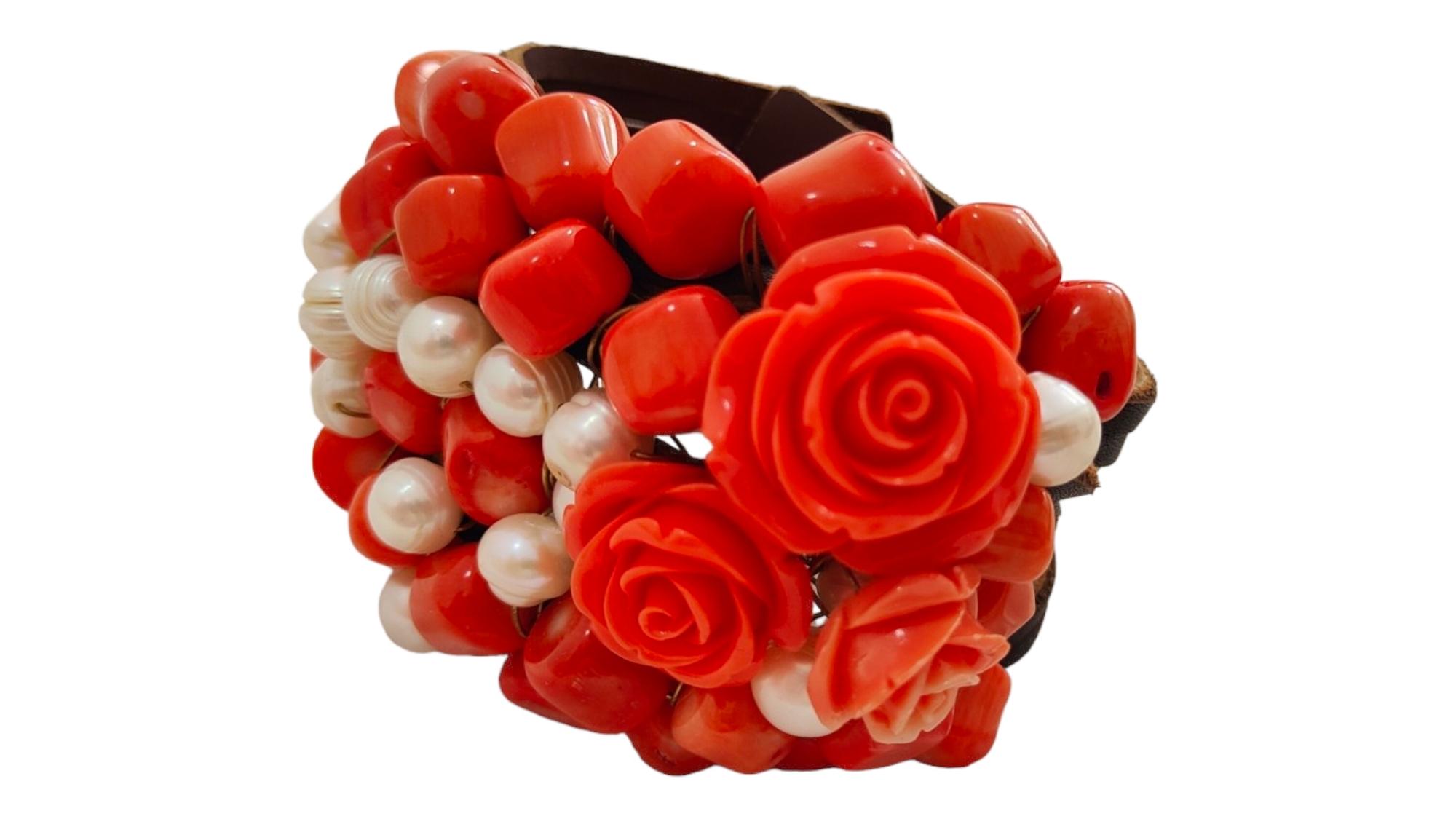 Vintage Bracelet In Carved Red Coral And pearl Beads For Sale 5