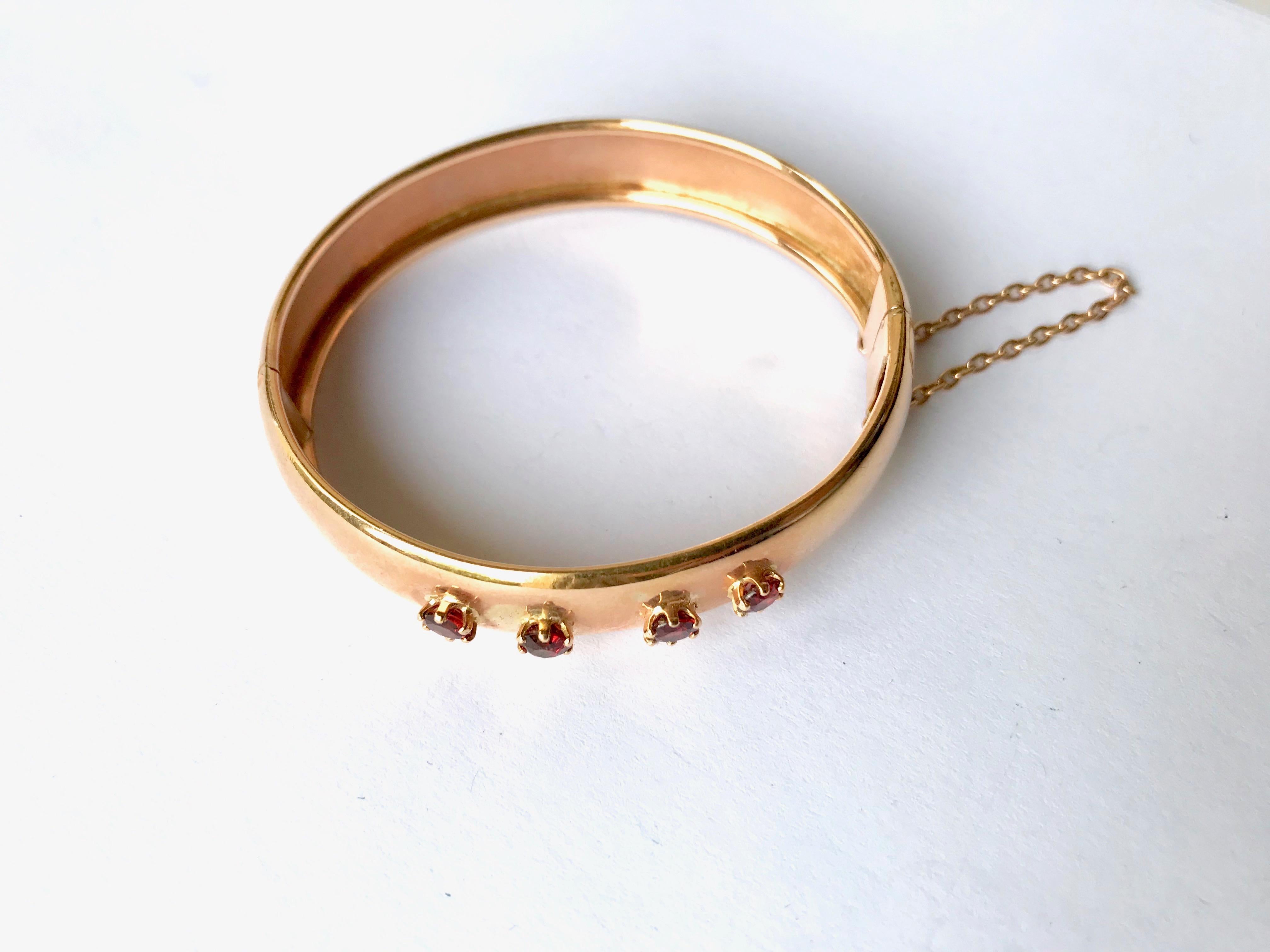 Vintage Bracelet rigid circa 1930 in 18 Carat Yellow Gold  In Good Condition For Sale In Paris, FR