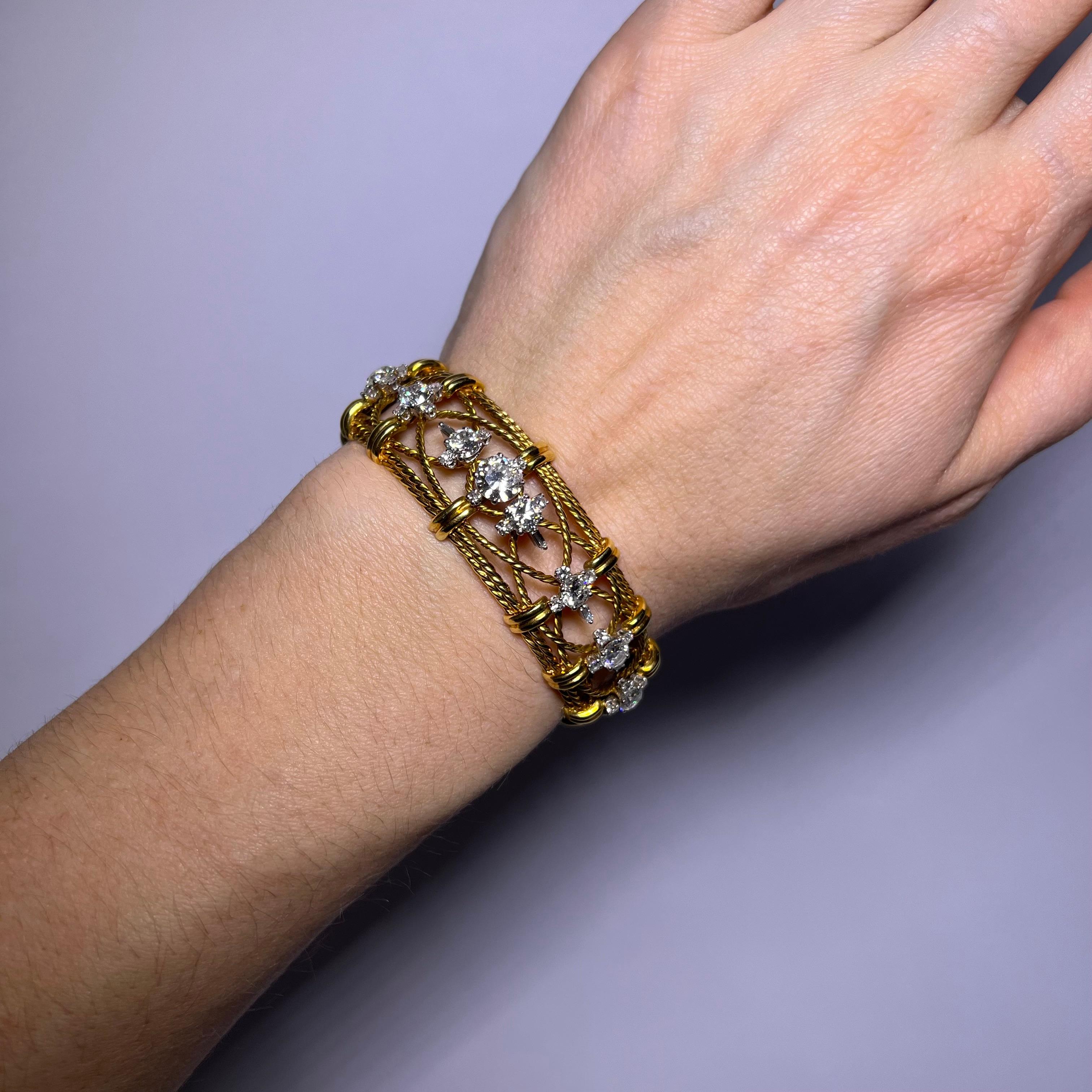 Women's or Men's Vintage Bracelet with Diamonds in 18 Karat Gold by Gübelin For Sale