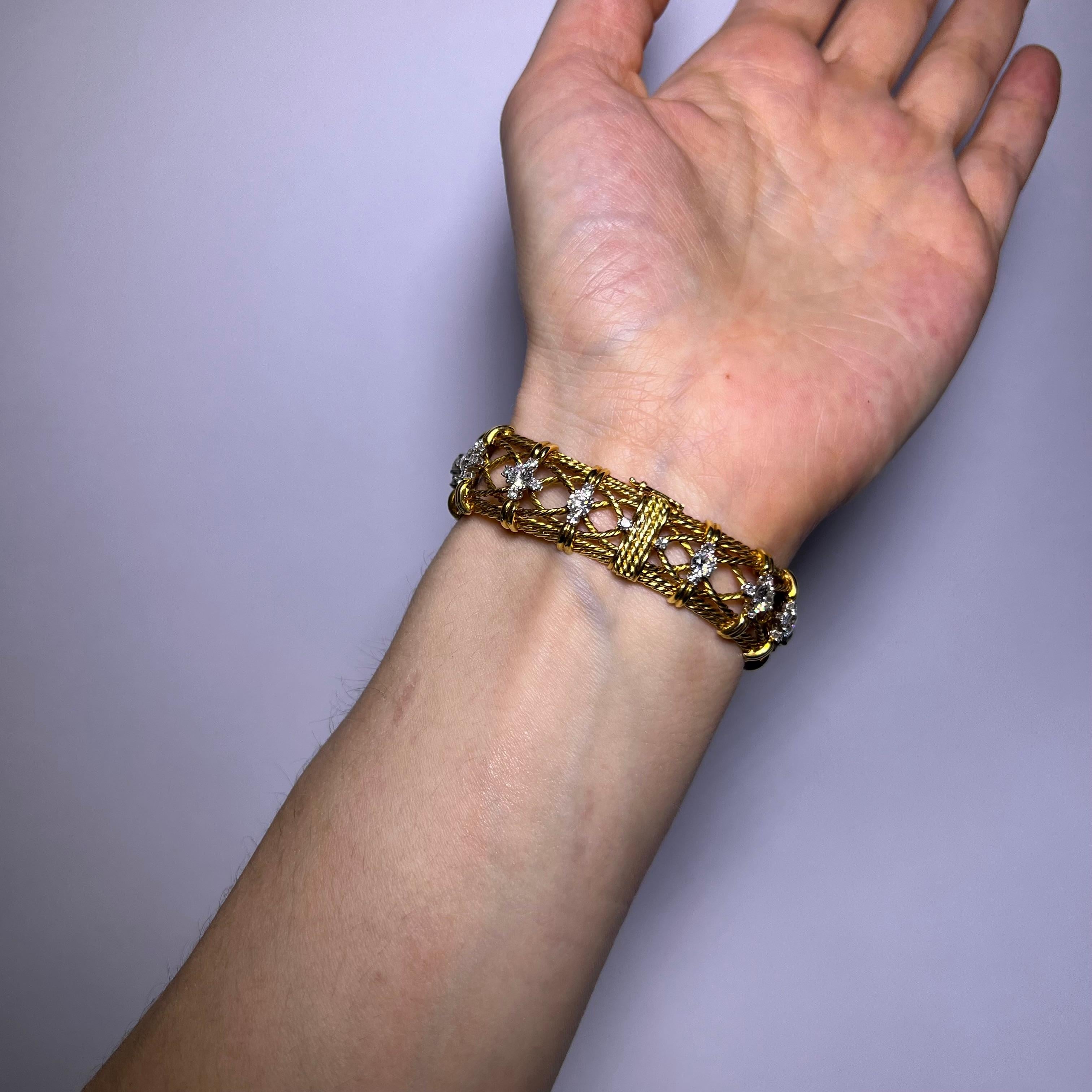 Women's or Men's Vintage Bracelet with Diamonds in 18 Karat Gold by Gübelin For Sale