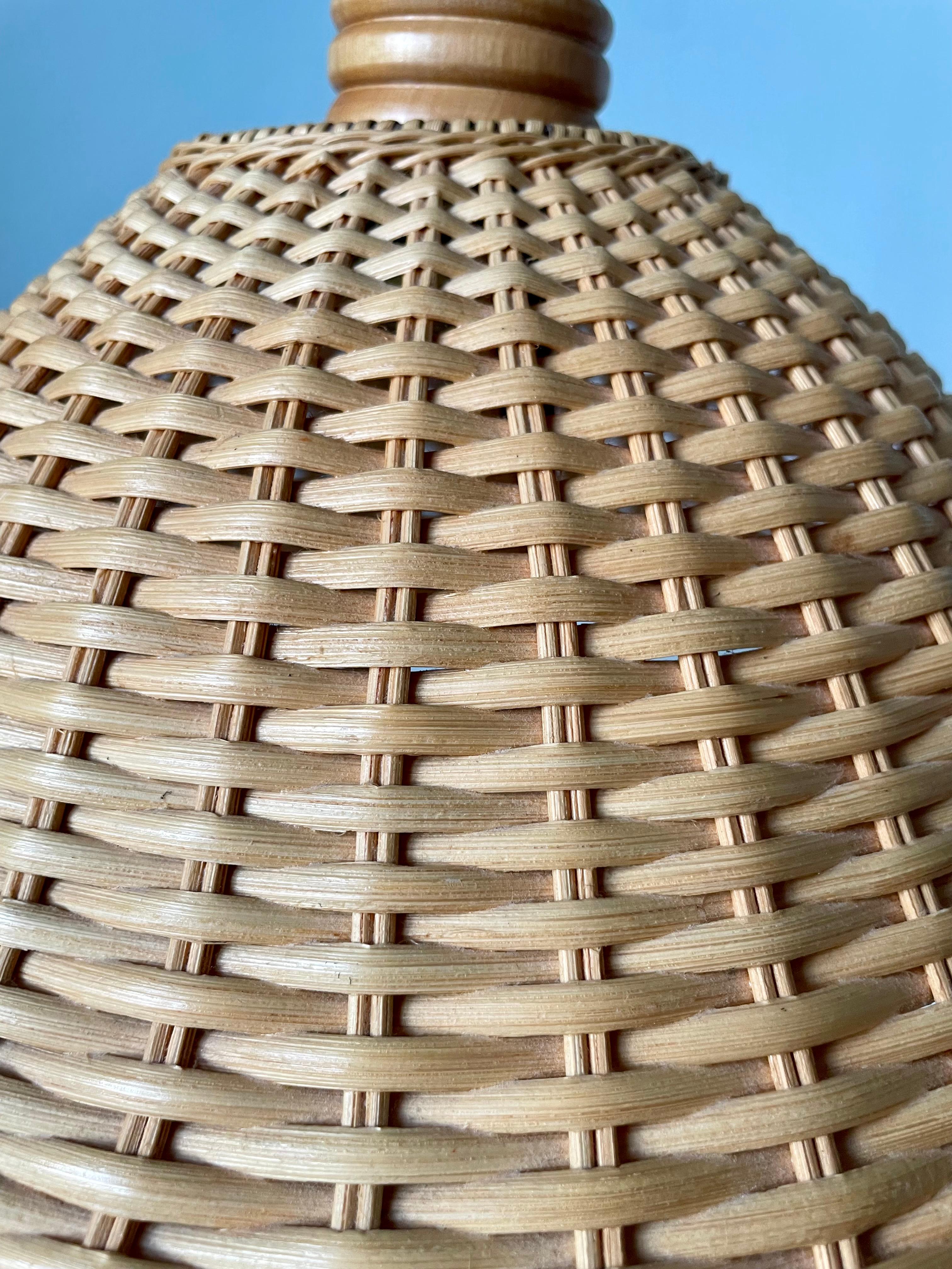 Danois Pendentif vintage en bambou tressé avec poignée, années 1970 en vente