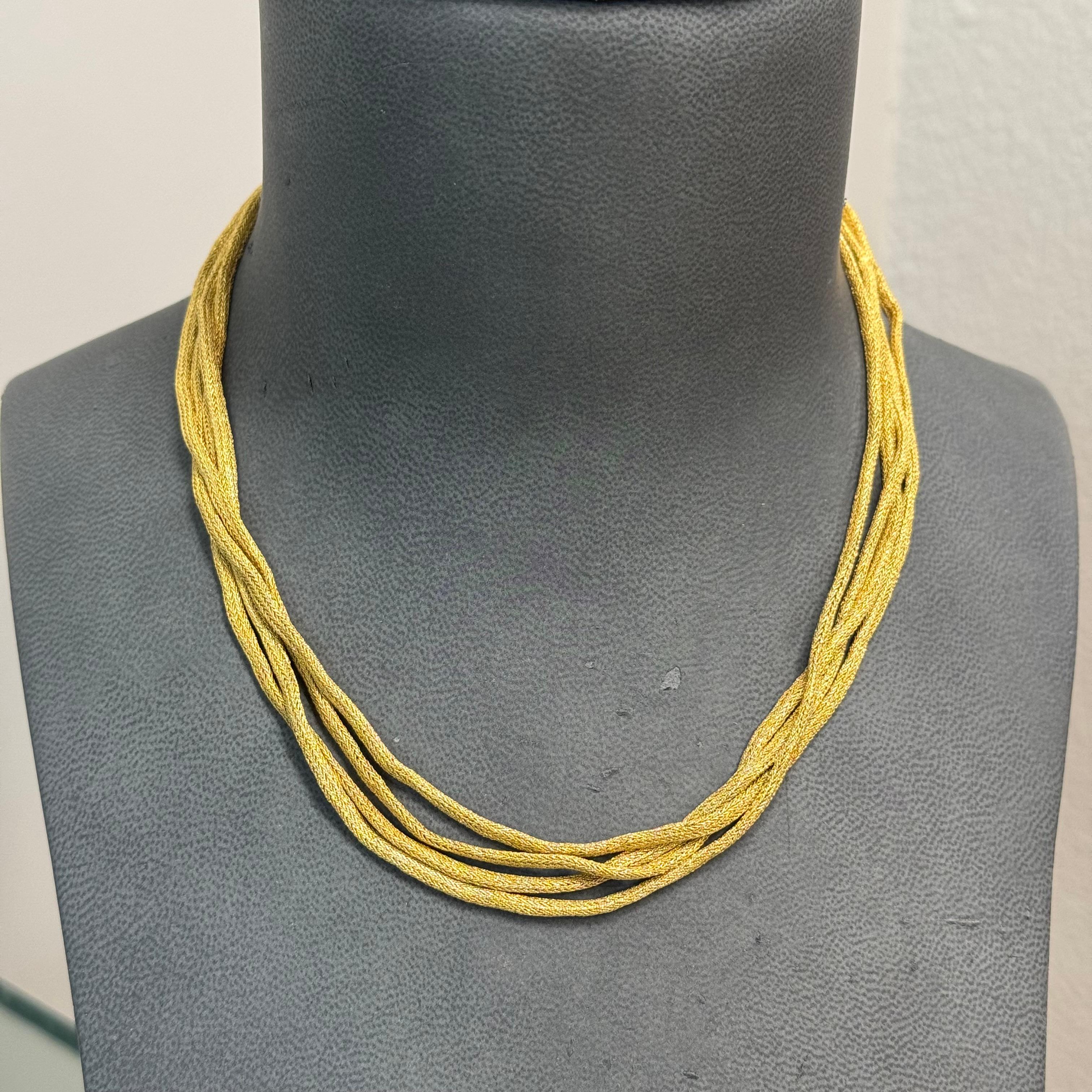 Braided flat gold rope necklace (muff chain)
18 carat yellow gold (tested), length 182 cm
Width 2.6 mm
Weight 53.6 grams