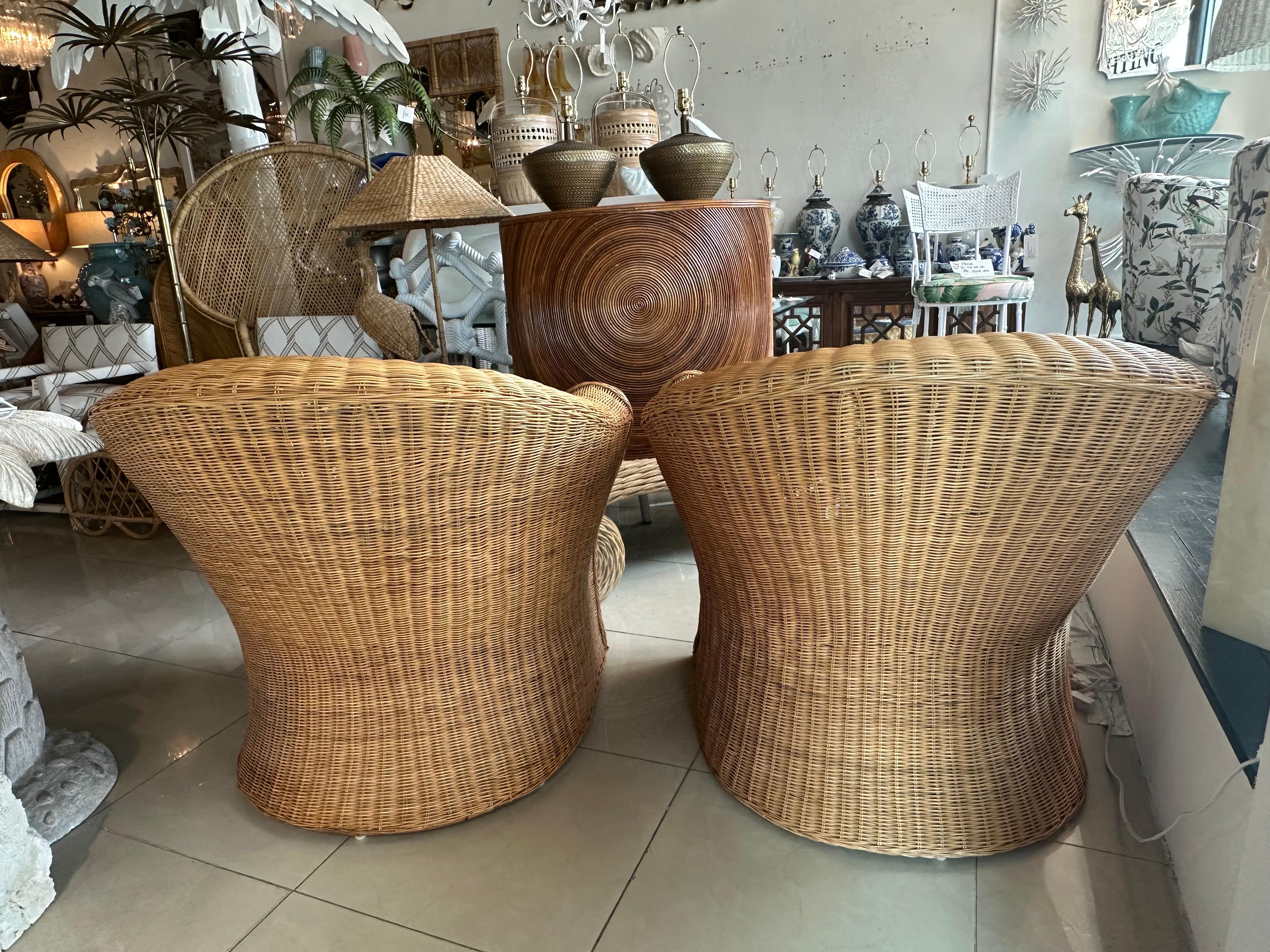 Vintage Trenzado Wicker Works Pareja Sillones Lounge Club Recién Tapizados en venta 3