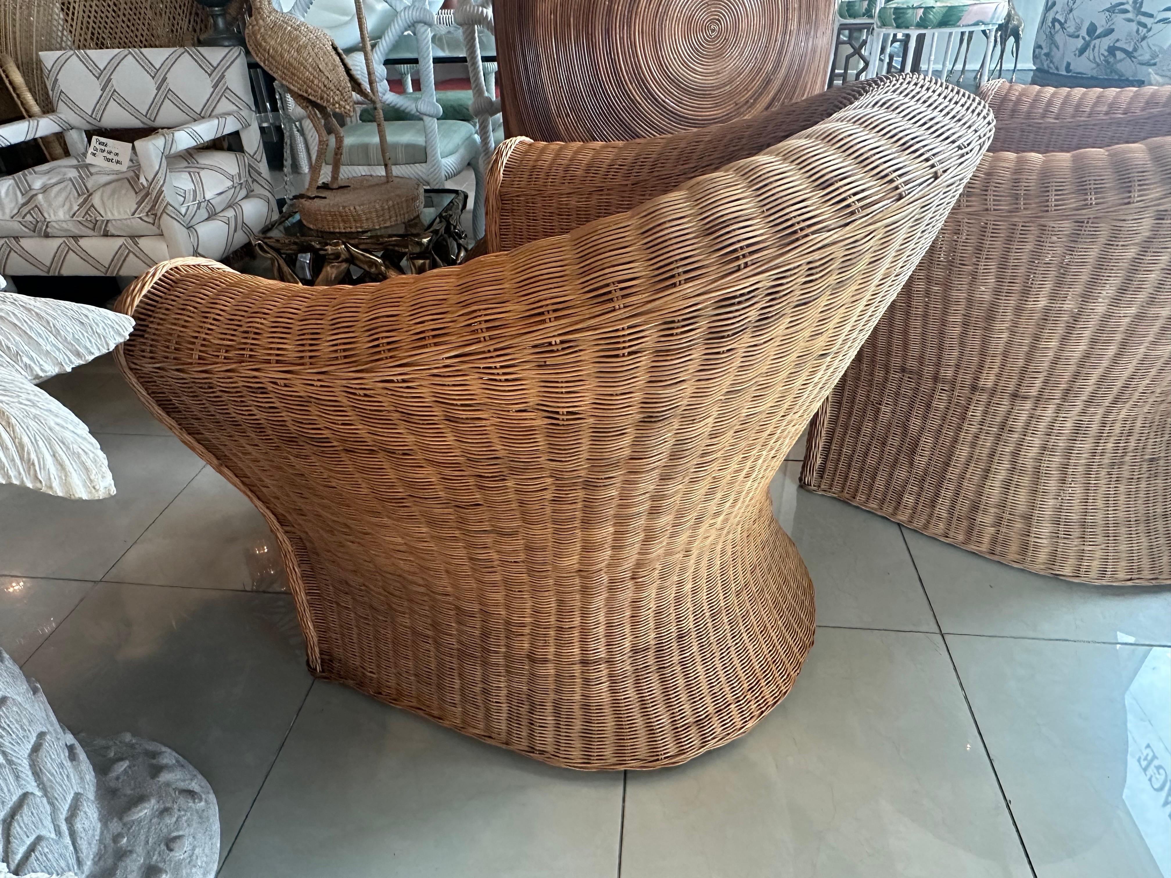 Vintage Trenzado Wicker Works Pareja Sillones Lounge Club Recién Tapizados en venta 7