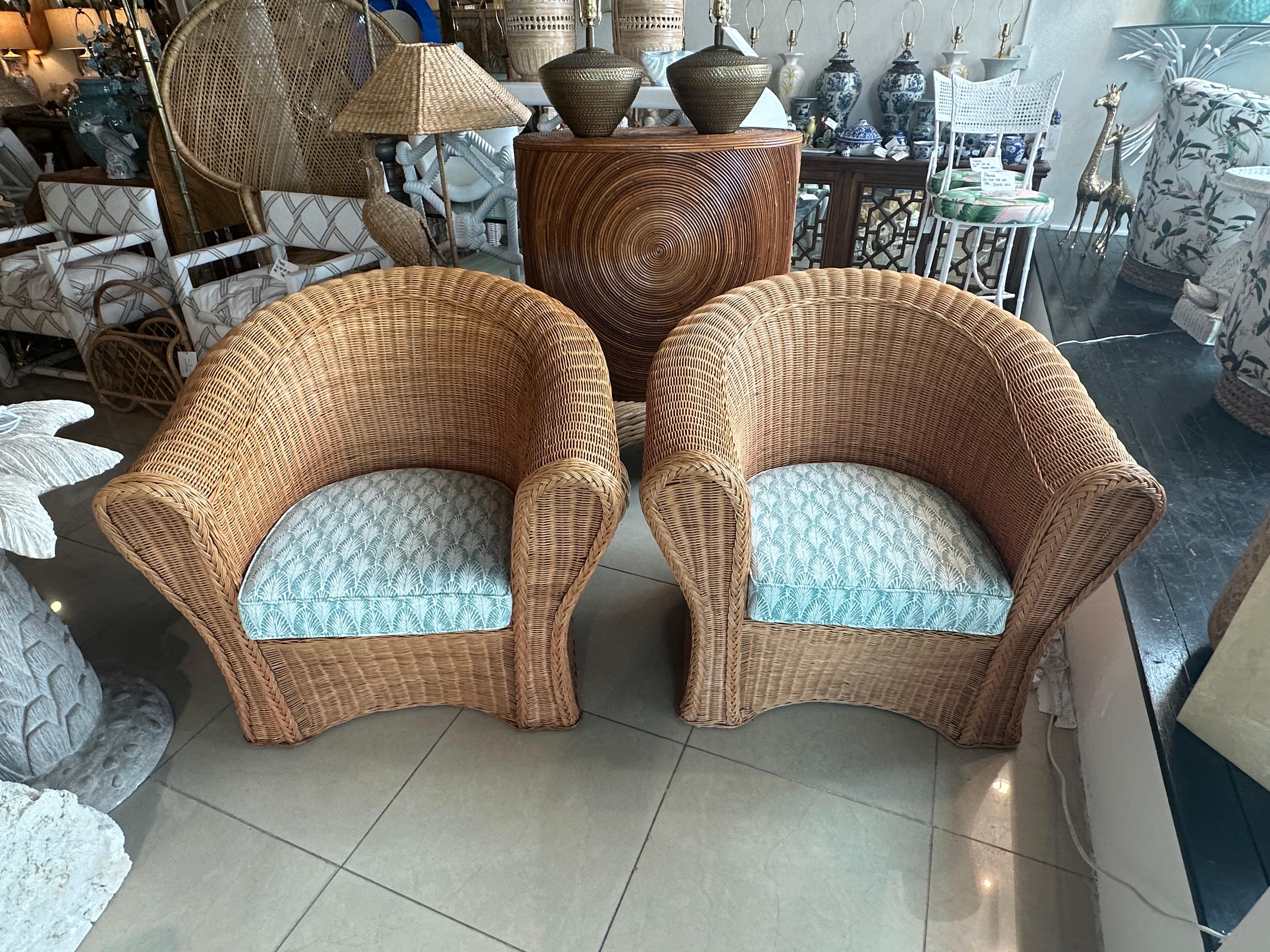 Vintage Trenzado Wicker Works Pareja Sillones Lounge Club Recién Tapizados en venta 2