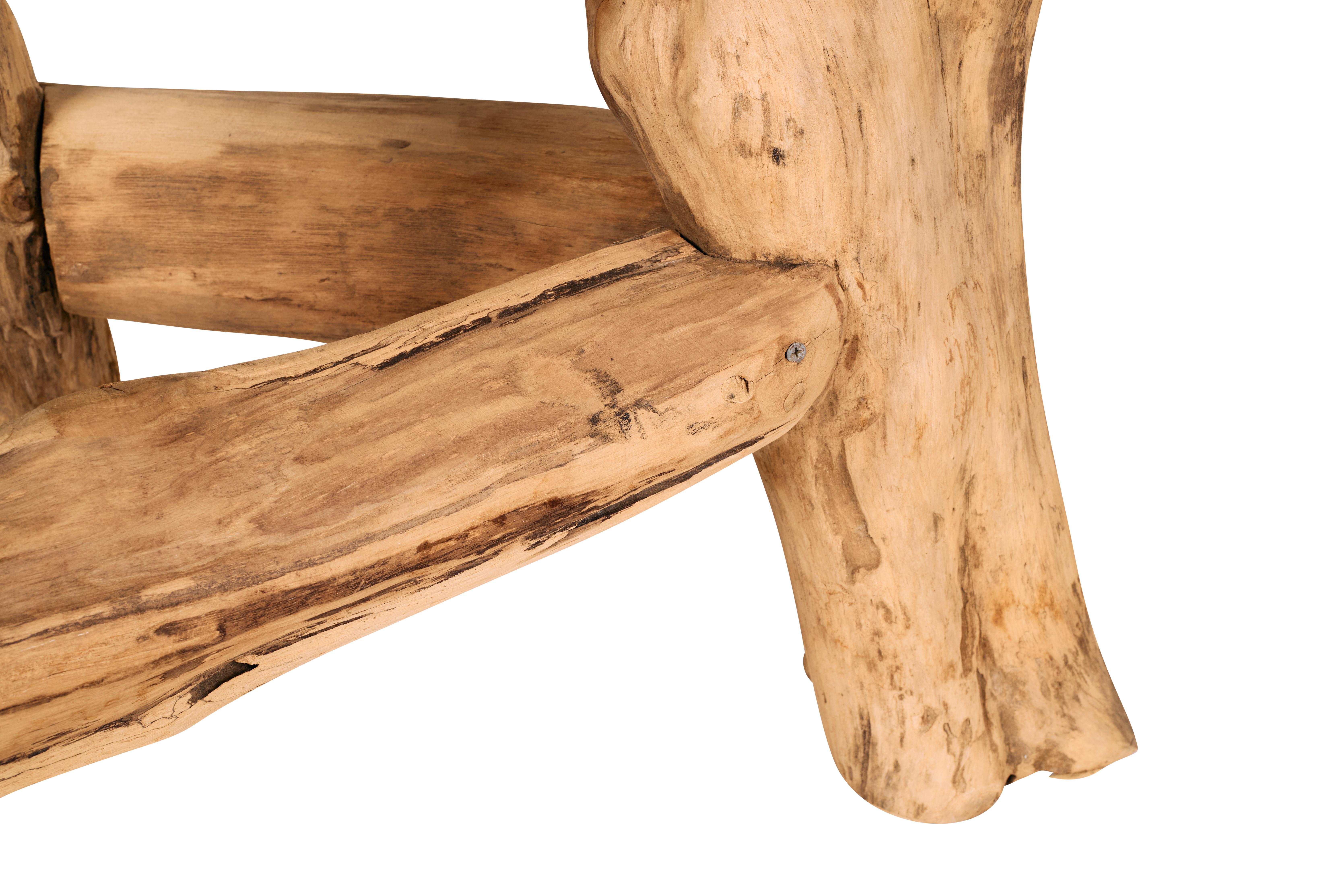 Base de mesa triangular de rama vintage Madera en venta