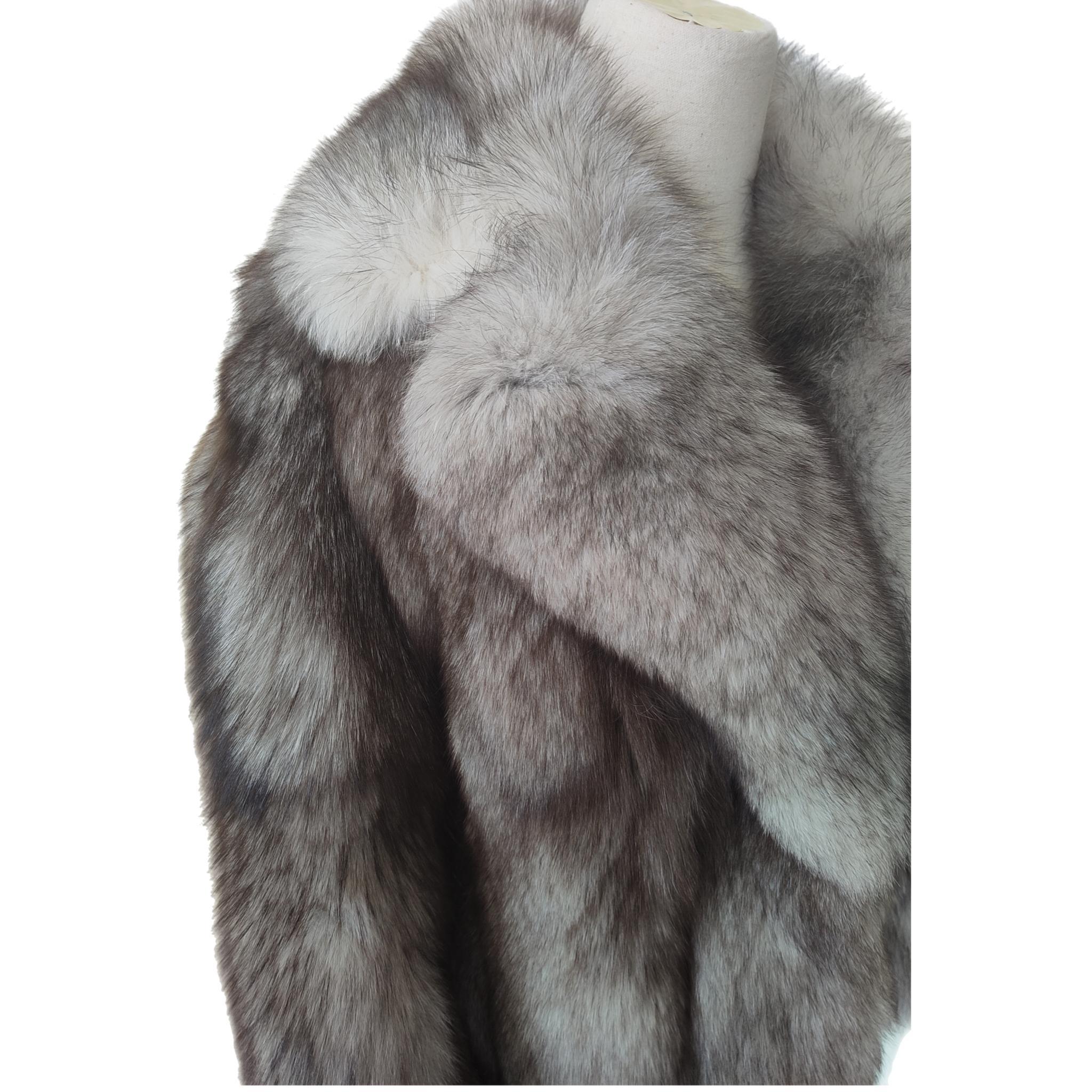 ~Vintage Brand new Rare Norwegian Fox Fur Coat  (Size 6-S)  For Sale 7