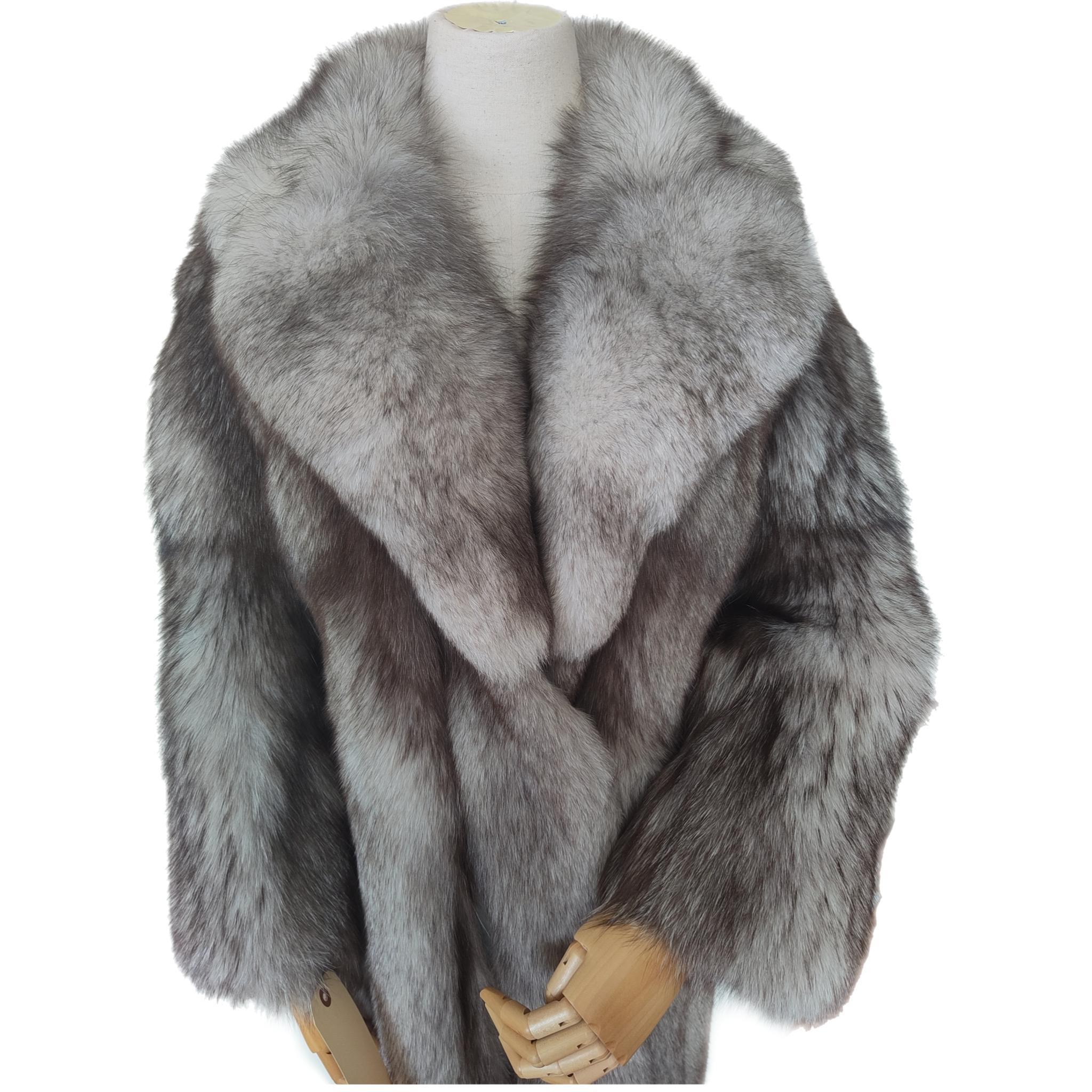 ~Vintage rare et neuf manteau en fourrure de renard norvégien  (Taille 6-S)  en vente 1