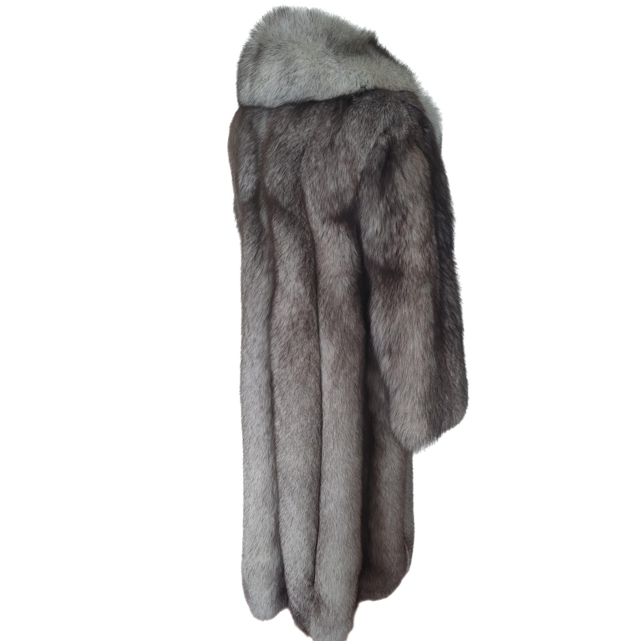 ~Vintage Brand new Rare Norwegian Fox Fur Coat  (Size 6-S)  For Sale 3