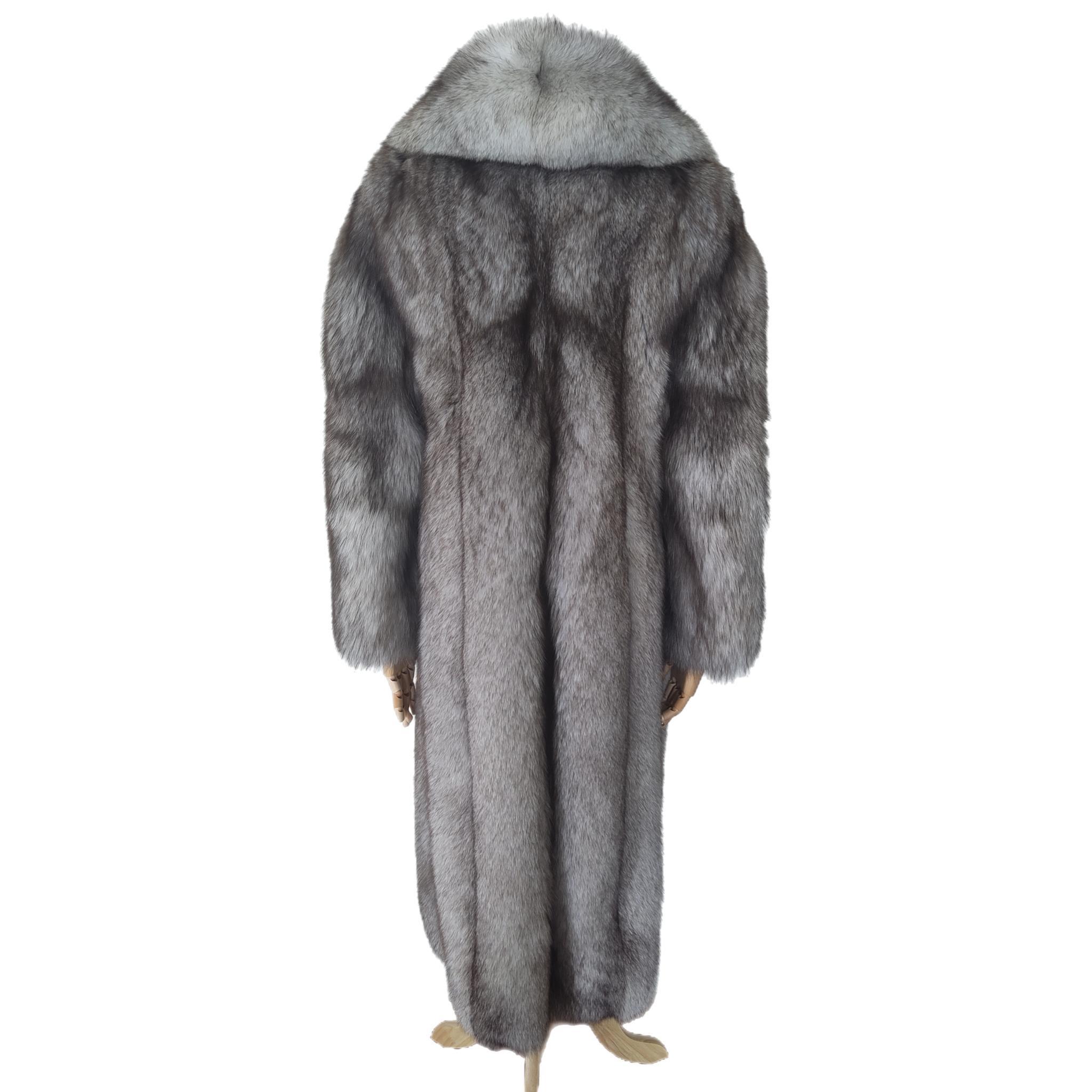 ~Vintage Brand new Rare Norwegian Fox Fur Coat  (Size 6-S)  For Sale 4