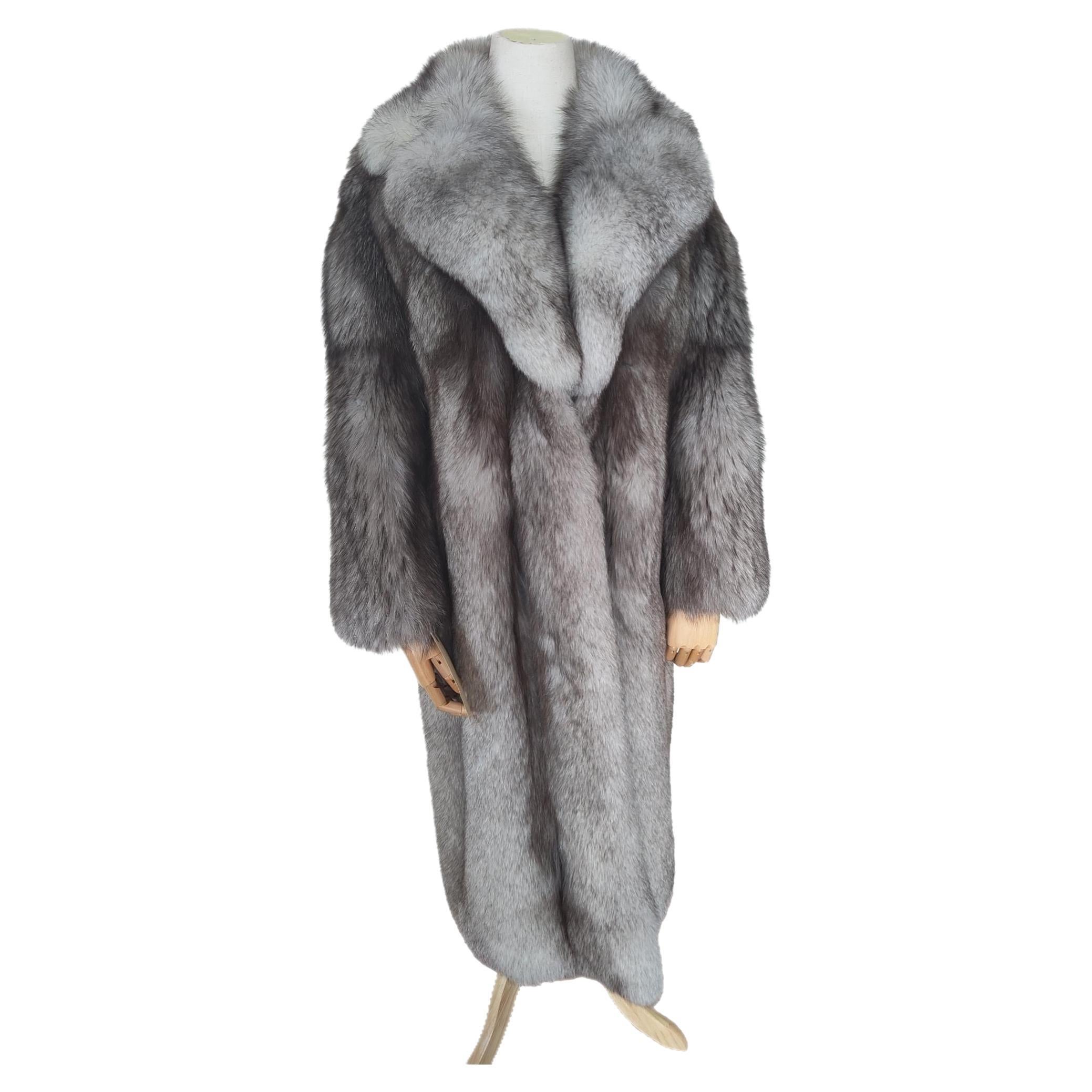 ~Vintage rare et neuf manteau en fourrure de renard norvégien  (Taille 6-S)  en vente