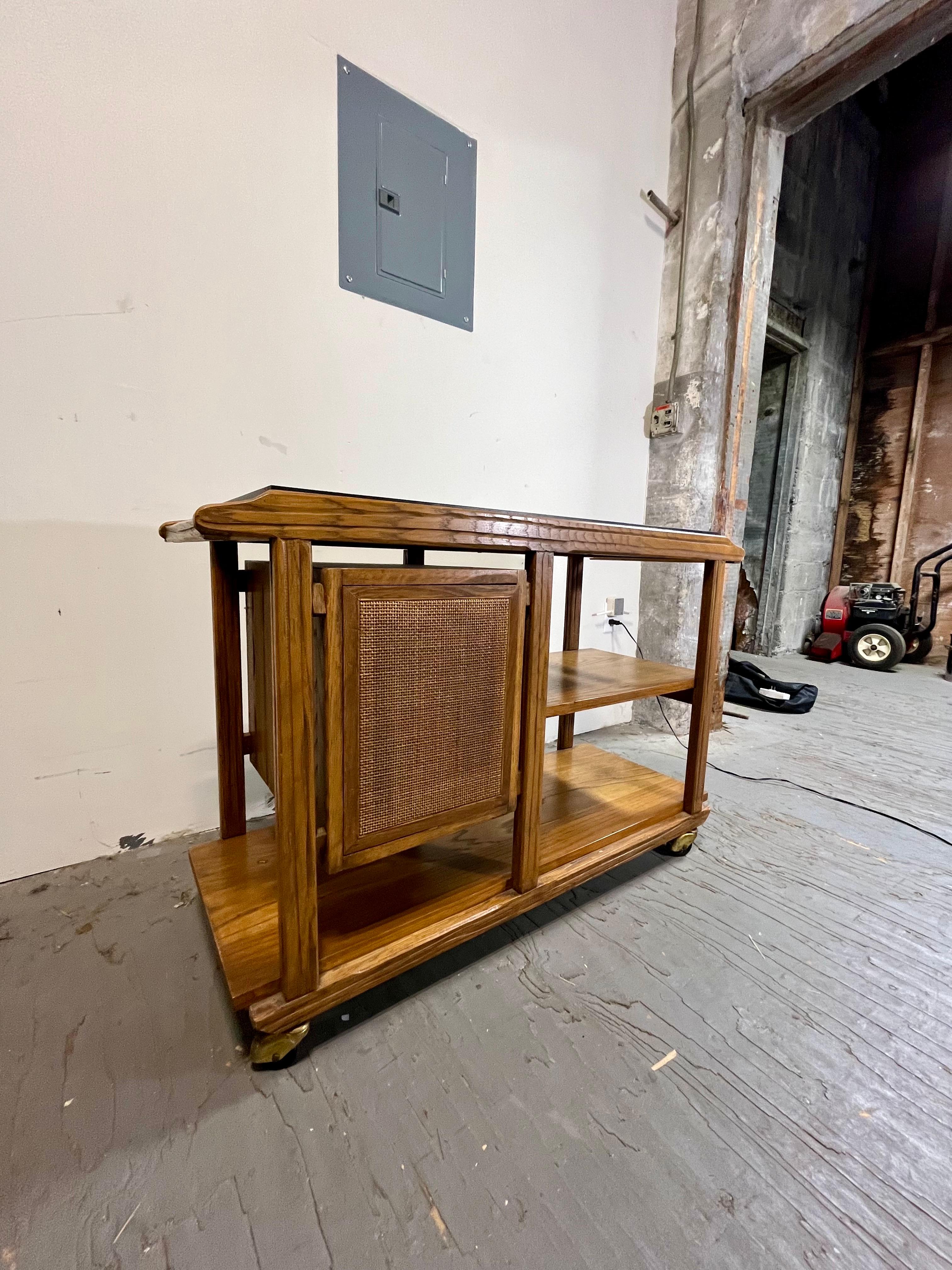 Vintage Brandt Ranch Oak Bar Cart Server In Good Condition For Sale In W Allenhurst, NJ