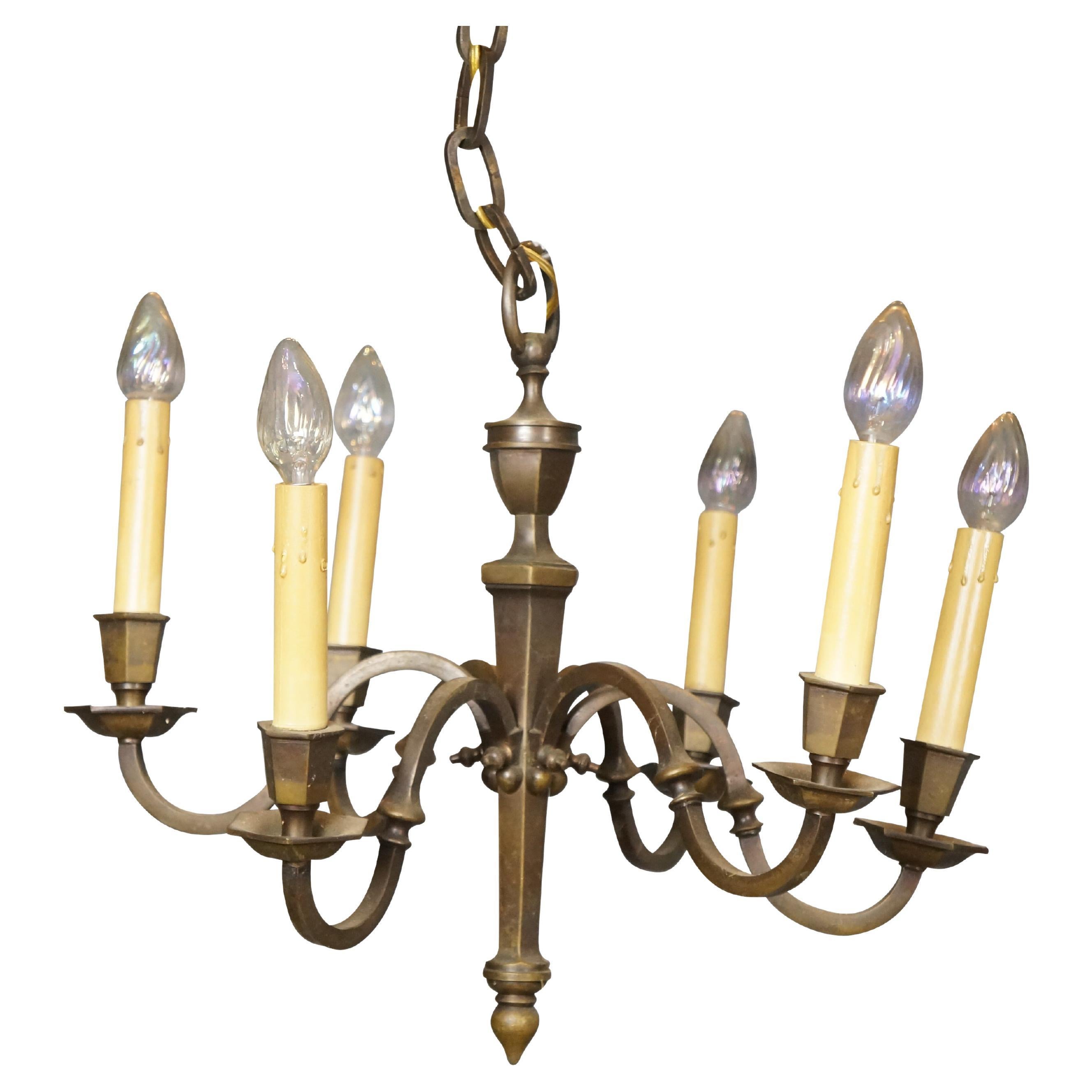 Lampadario a sospensione a 6 bracci in ottone d
epoca Federal Revival Torchiere Candlestick 17"