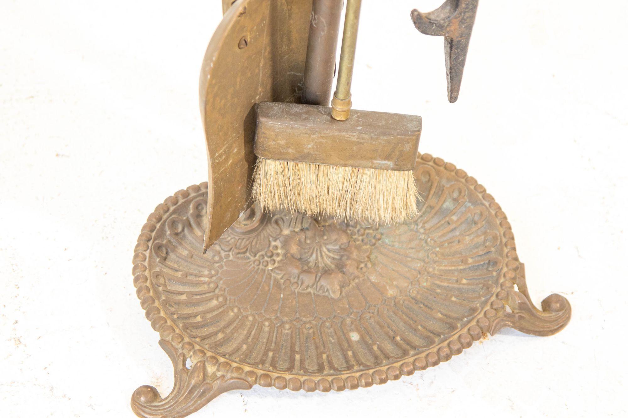 Art Nouveau Set di attrezzi da camino in ottone vintage in stile liberty americano in vendita