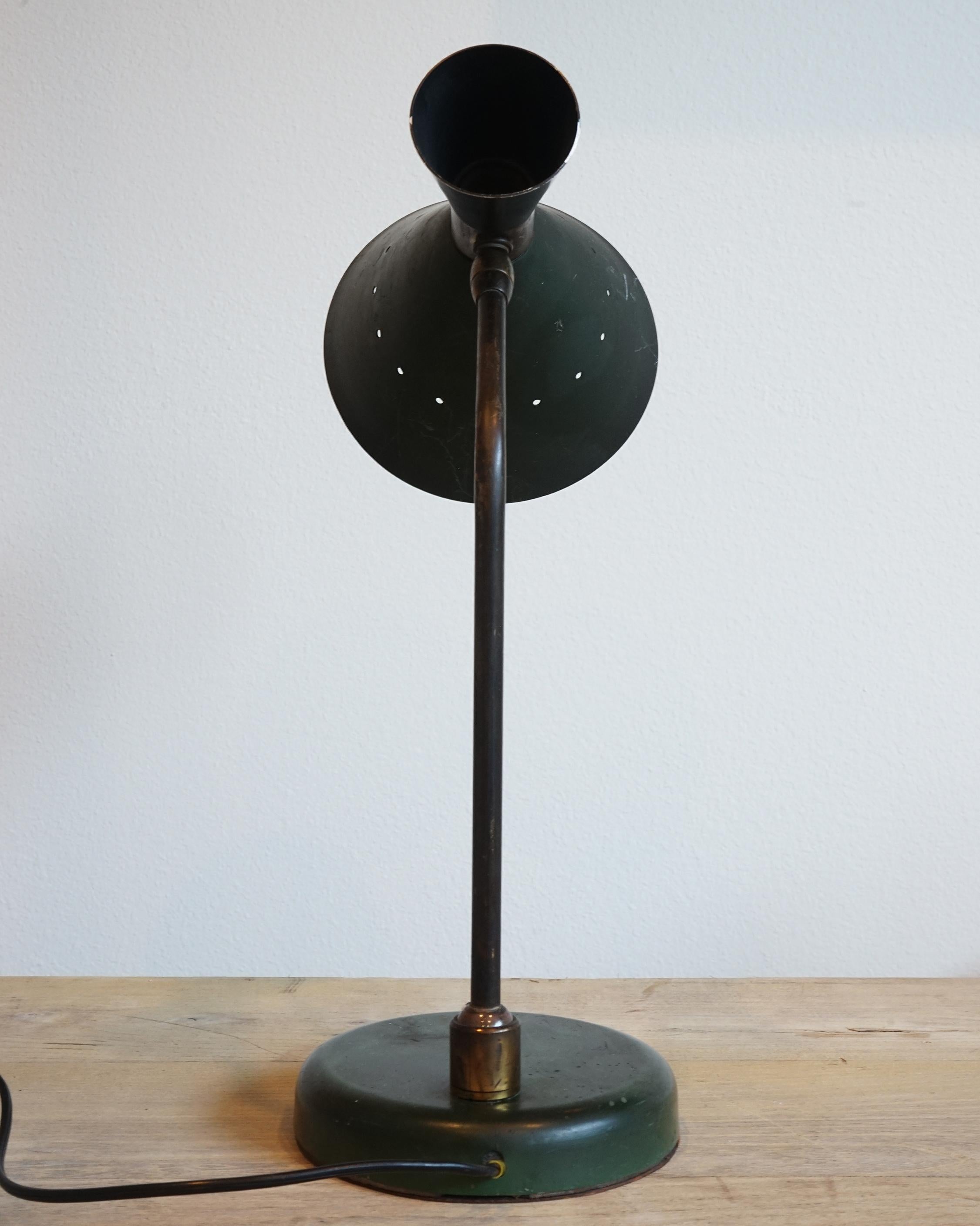 Italian Vintage Brass and Aluminum Table Lamp, Italy, 1950's in the Style of Stilnovo For Sale