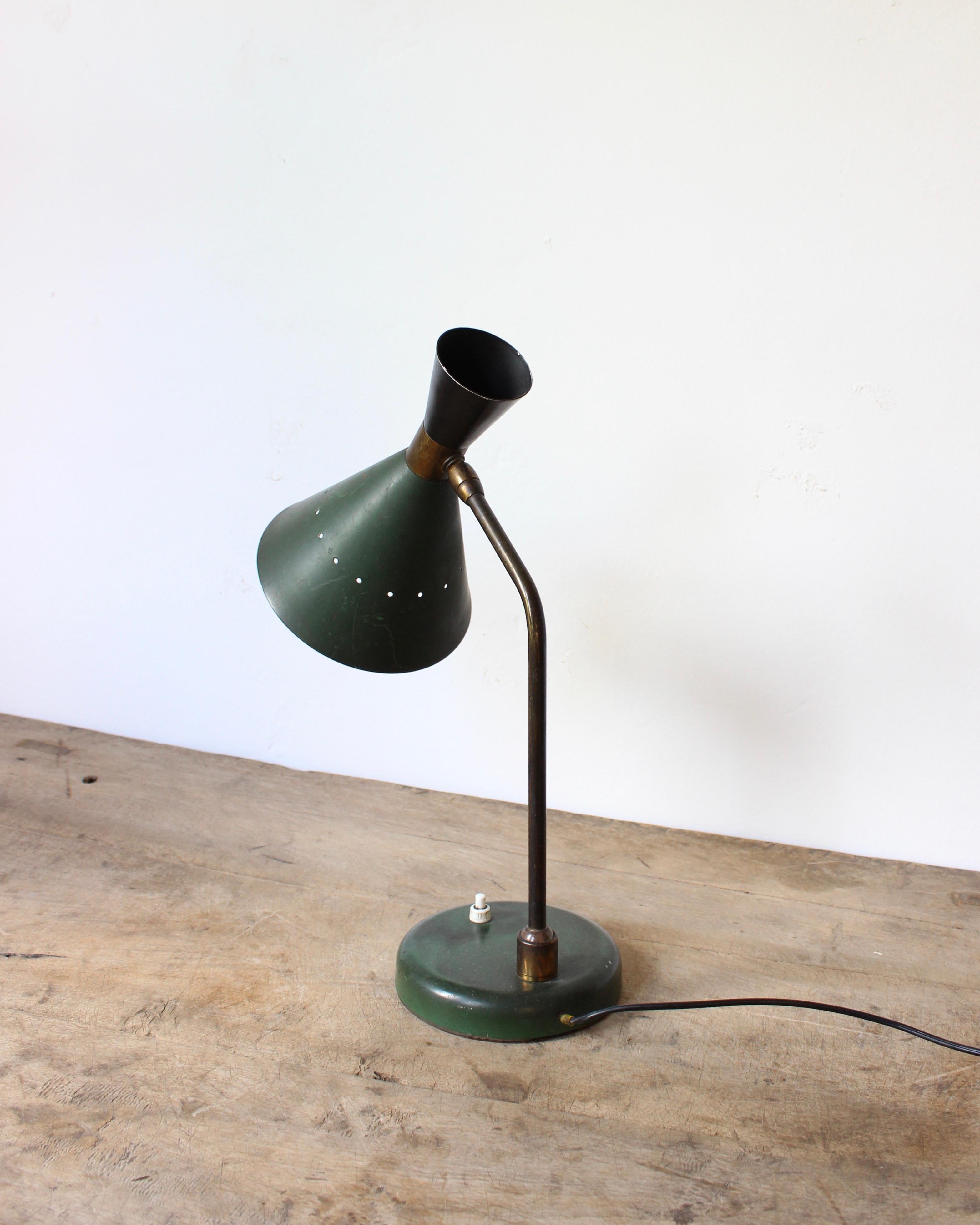 Mid-Century Modern Vintage Brass and Aluminum Table Lamp, Italy, 1950's in the Style of Stilnovo For Sale