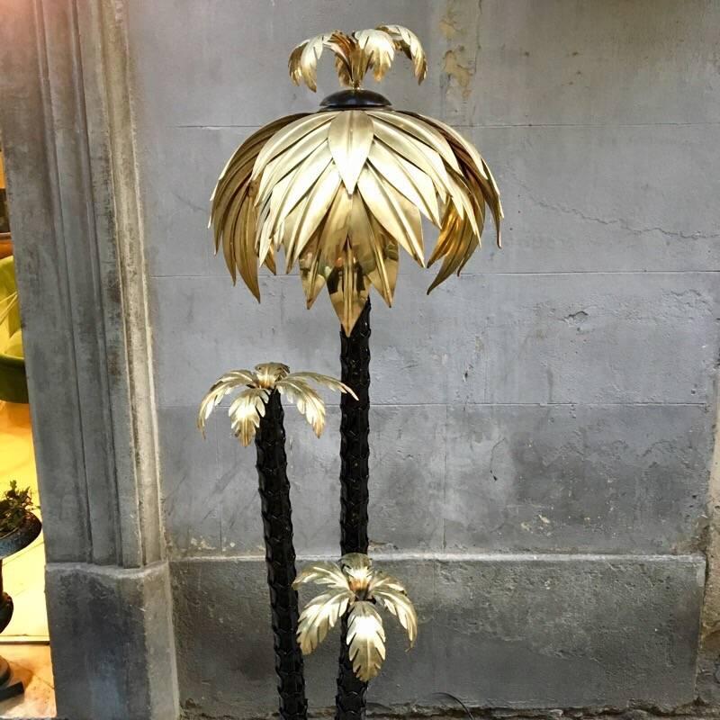 Vintage brass and black lacquered palm floor lamp, three brass palms and black lacquered brass, base in black lacquered wood, three bulbs.