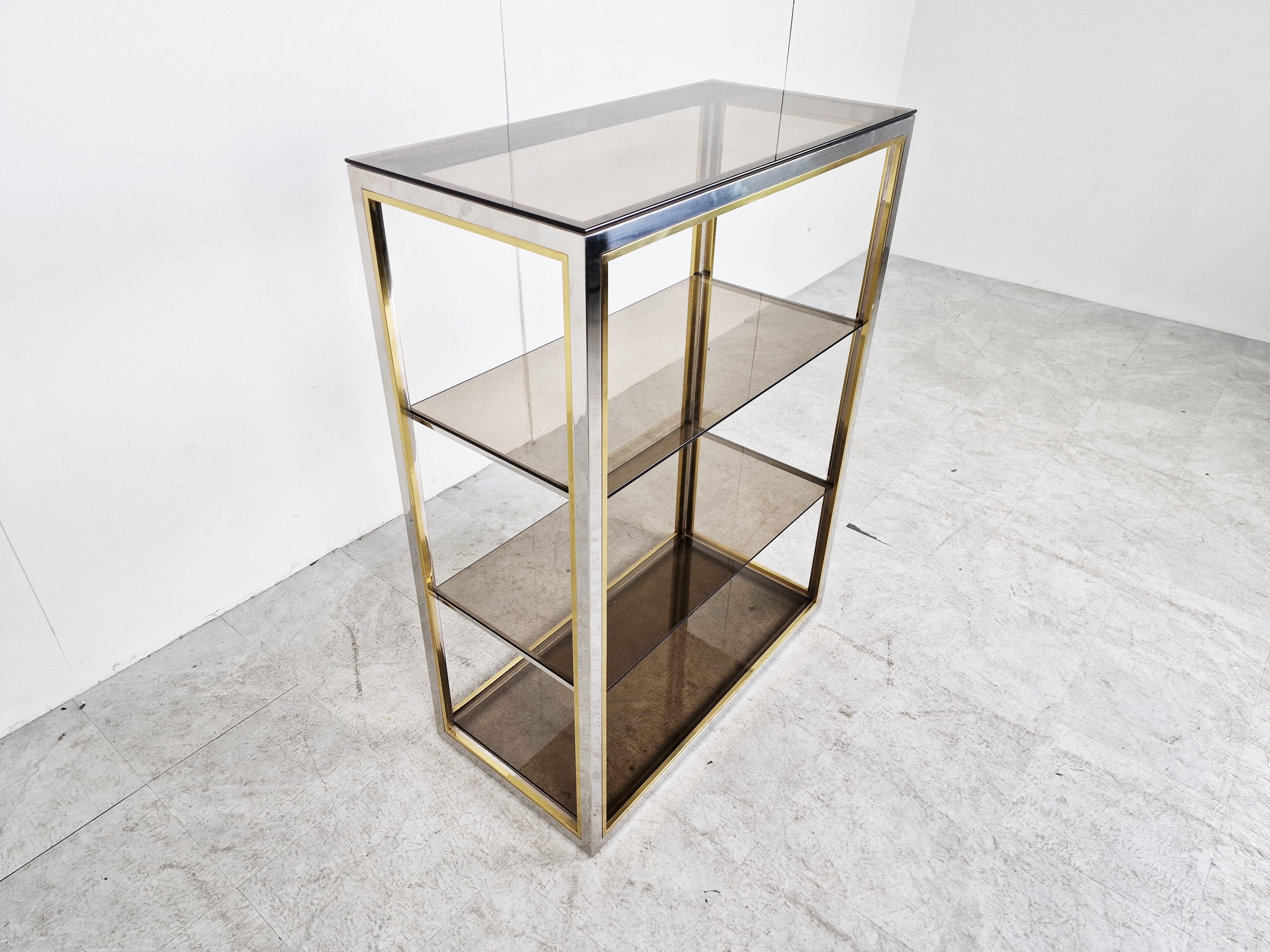 Vintage etagere consisting of 4 smoked glass shelves made from brass and chrome very much in the style of Renato Zevi.

Great display cabinet.

Good condition.

1970s - Italy

Dimensions:
Height: 110cm/43.30