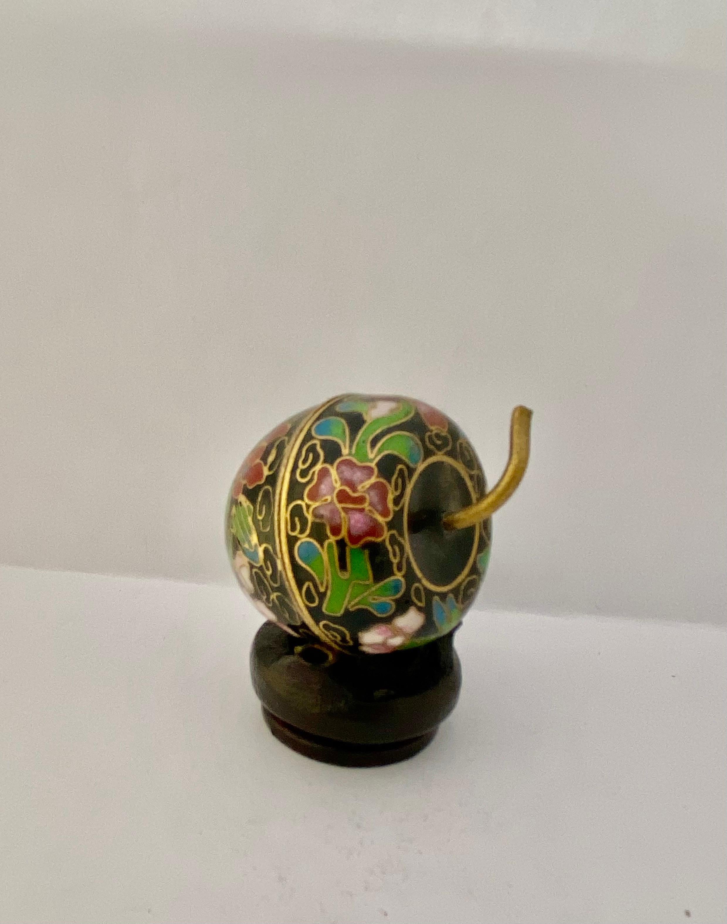 Vintage Brass and Enamel Cloisonné Apple Shape Pill Box In Good Condition For Sale In Carlisle, GB
