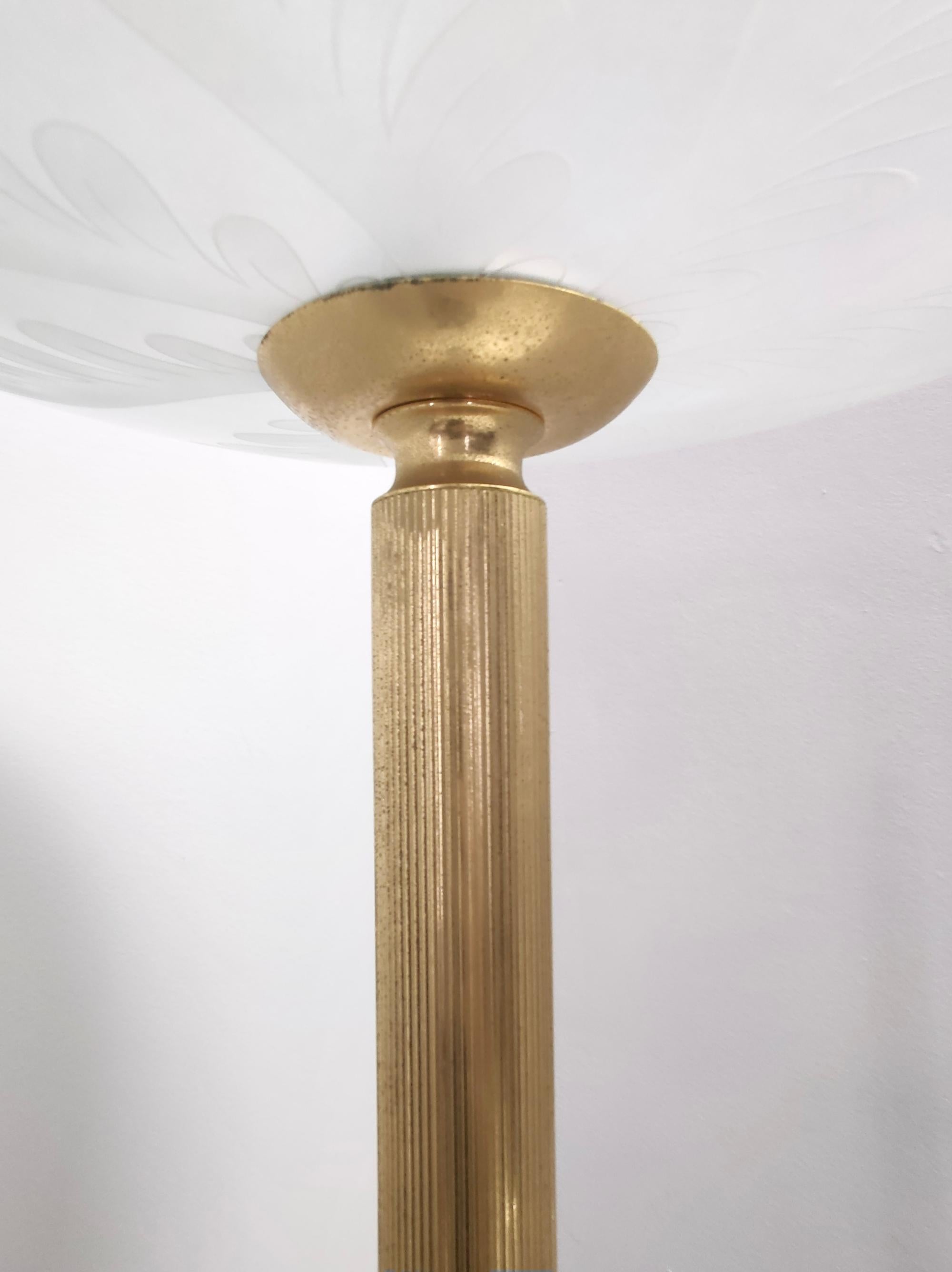 Vintage Brass and Etched Glass Floor Lamp in the style of Fontana Arte, Italy For Sale 3