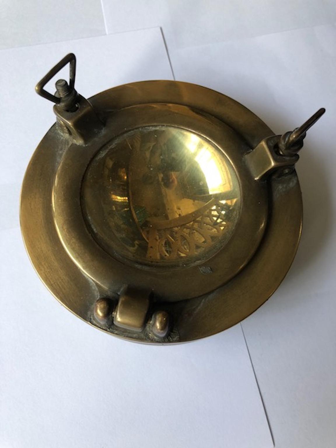 Brass and glass ashtray or box in the shape of the ship porthole, with a opening top.
Italian 1960s. Designed by Gucci.