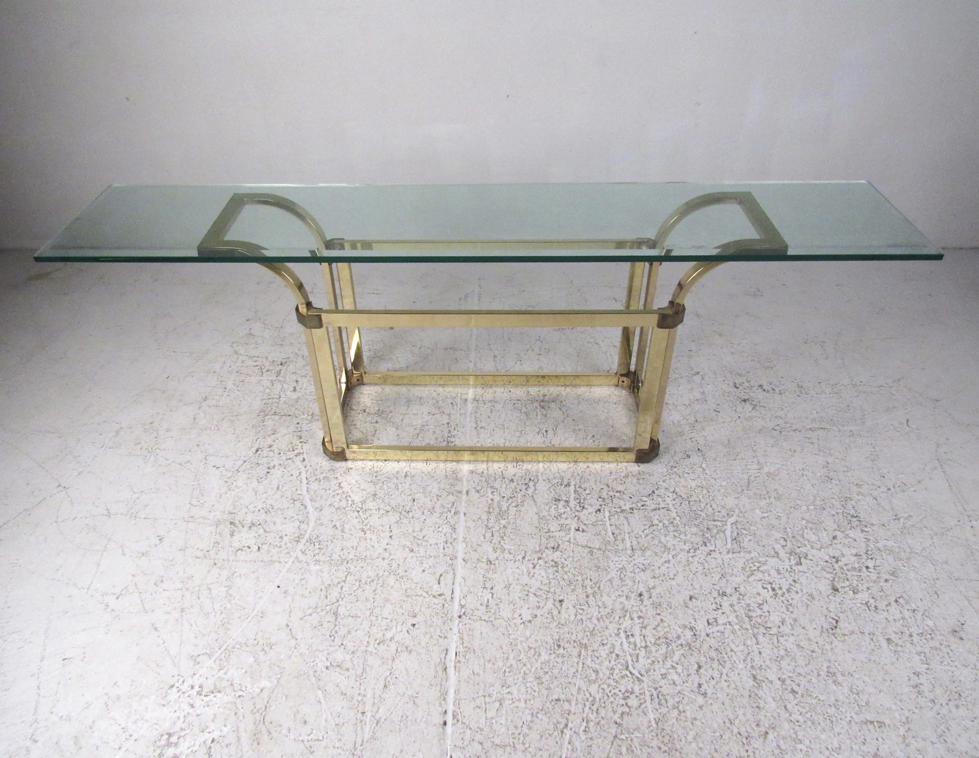 Hollywood Regency Table console moderne vintage en laiton et verre en vente