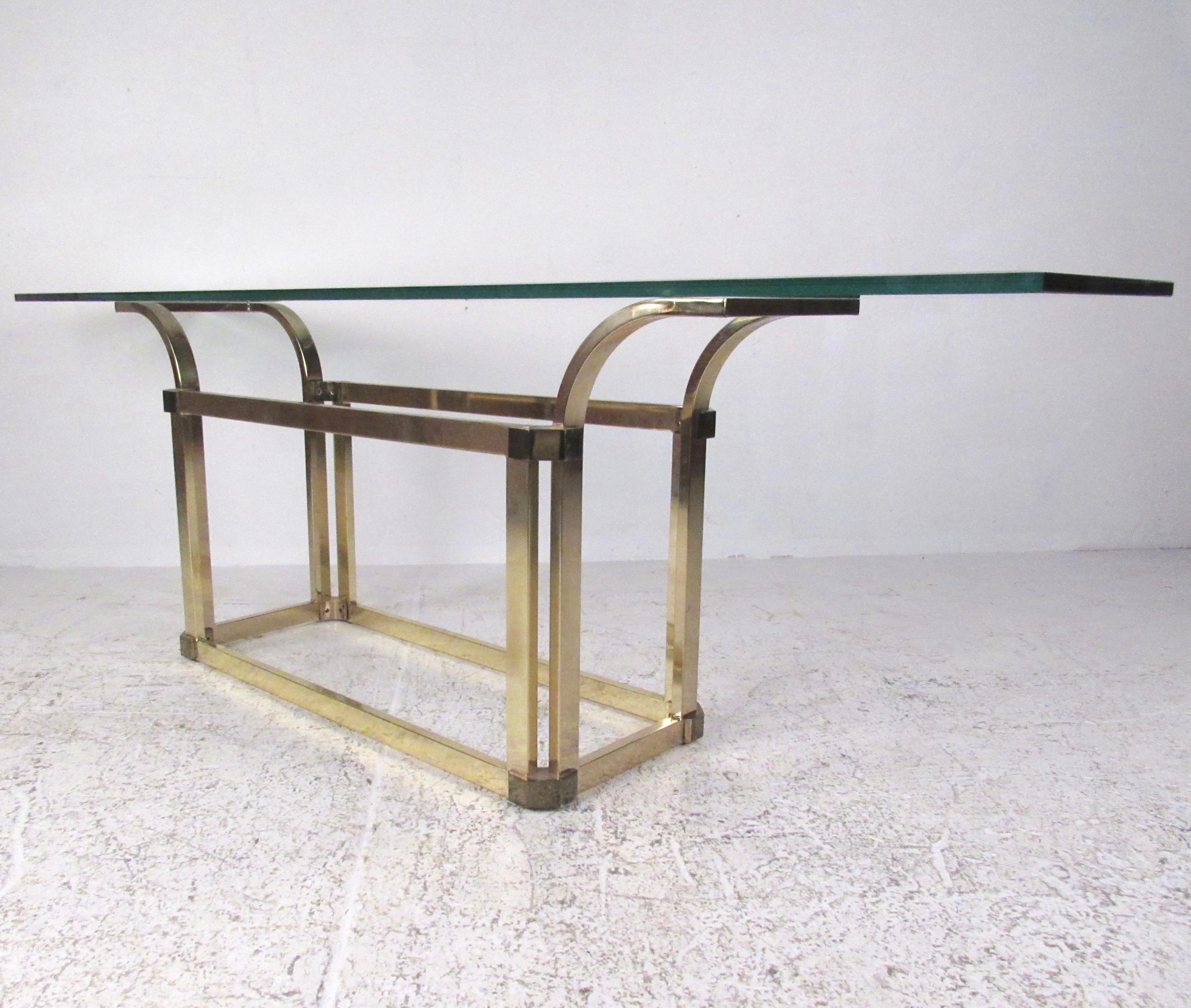 Table console moderne vintage en laiton et verre Bon état - En vente à Brooklyn, NY