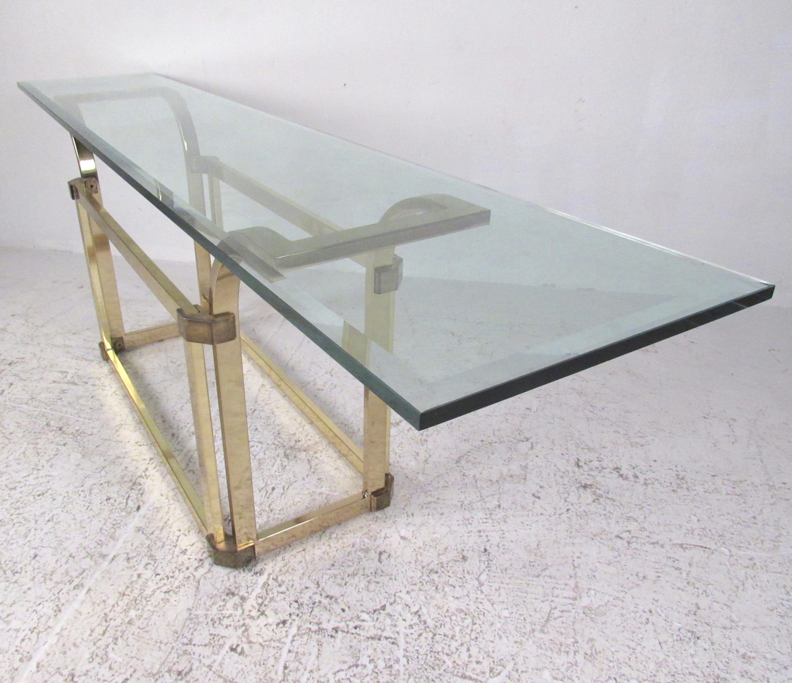 20ième siècle Table console moderne vintage en laiton et verre en vente