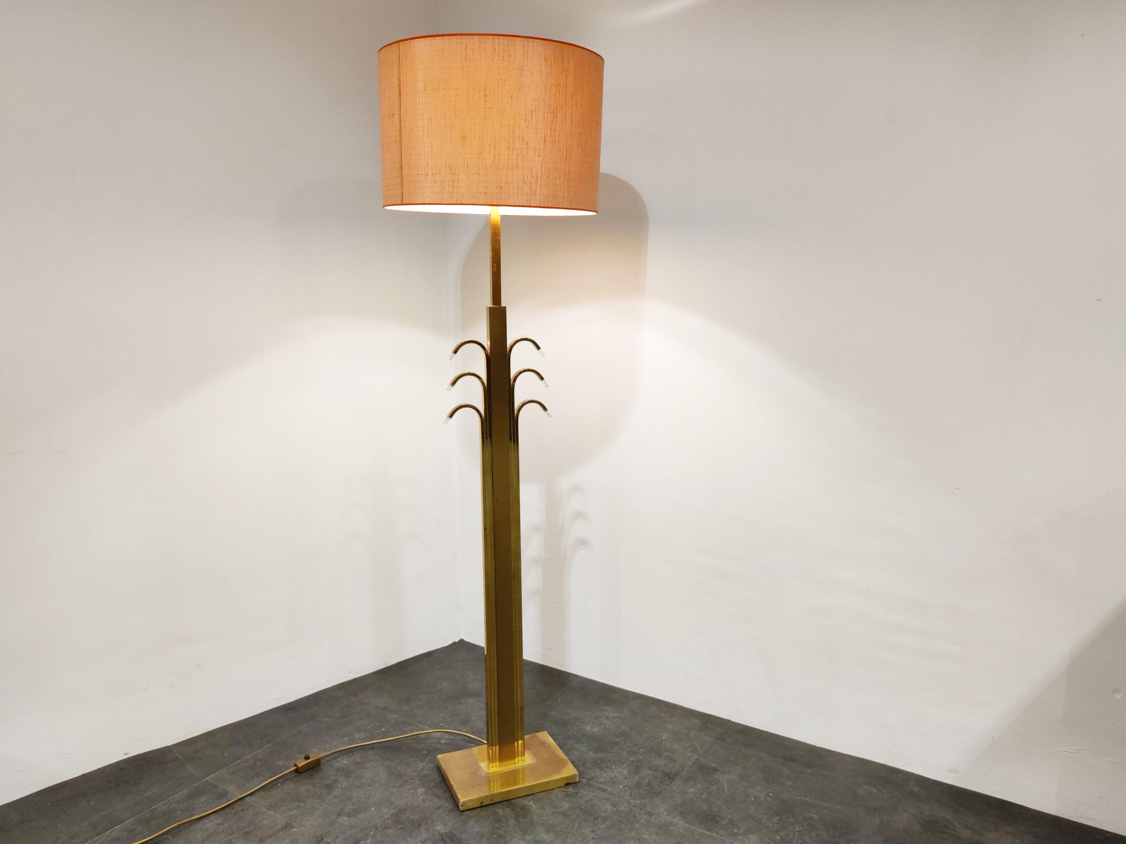 Large brass and glass tip floor lamp.

Comes with a vintage lamp shade.

Tested and ready for use with a regular E26/E27 light bulb.

Condition, overall good condition, wear/patina to the base

1970s, Germany

Dimensions:
Height
