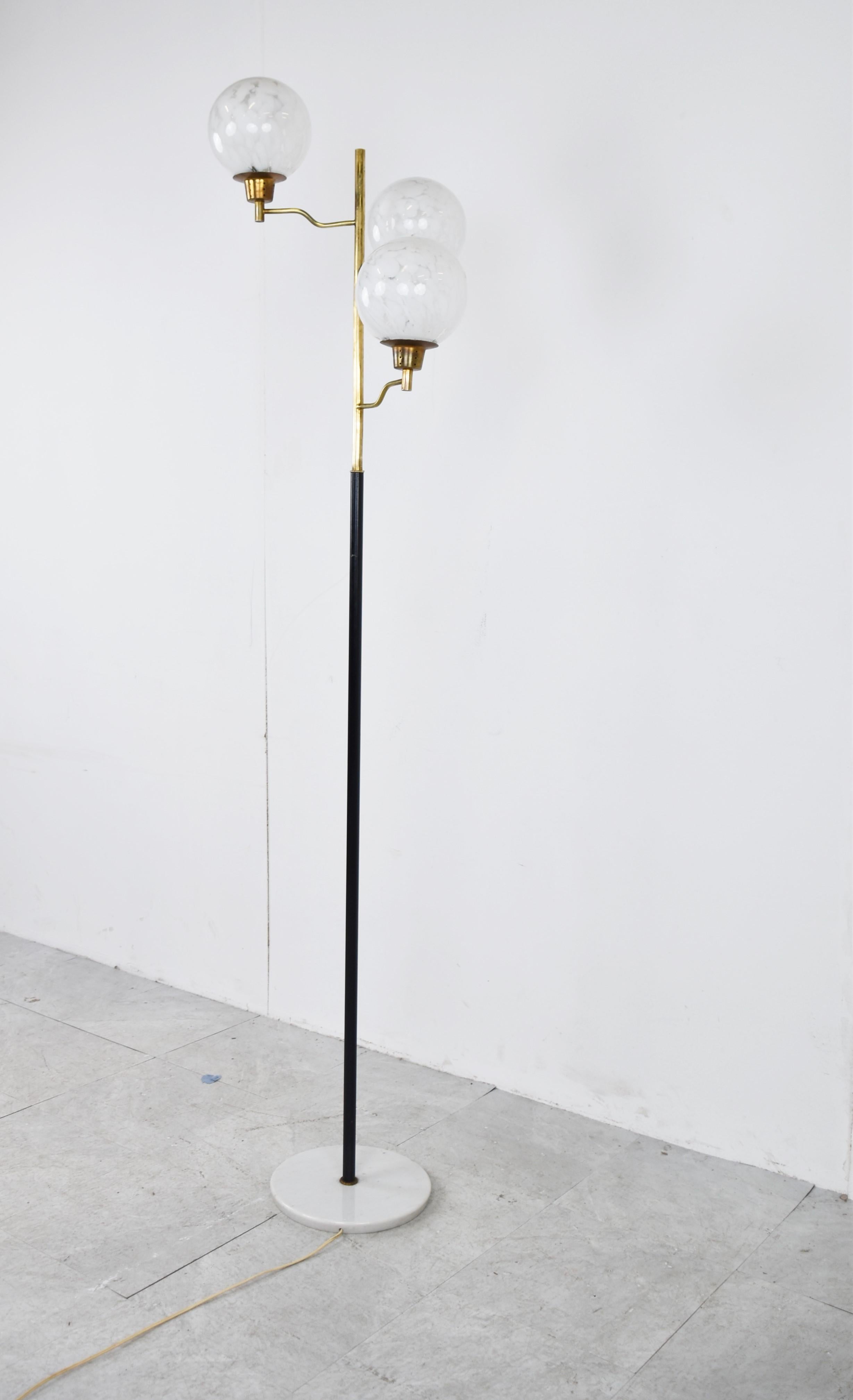 Vintage Brass and Glass Floor Lamp, 1970s, Italy In Good Condition For Sale In Leuven, Vlaams Gewest