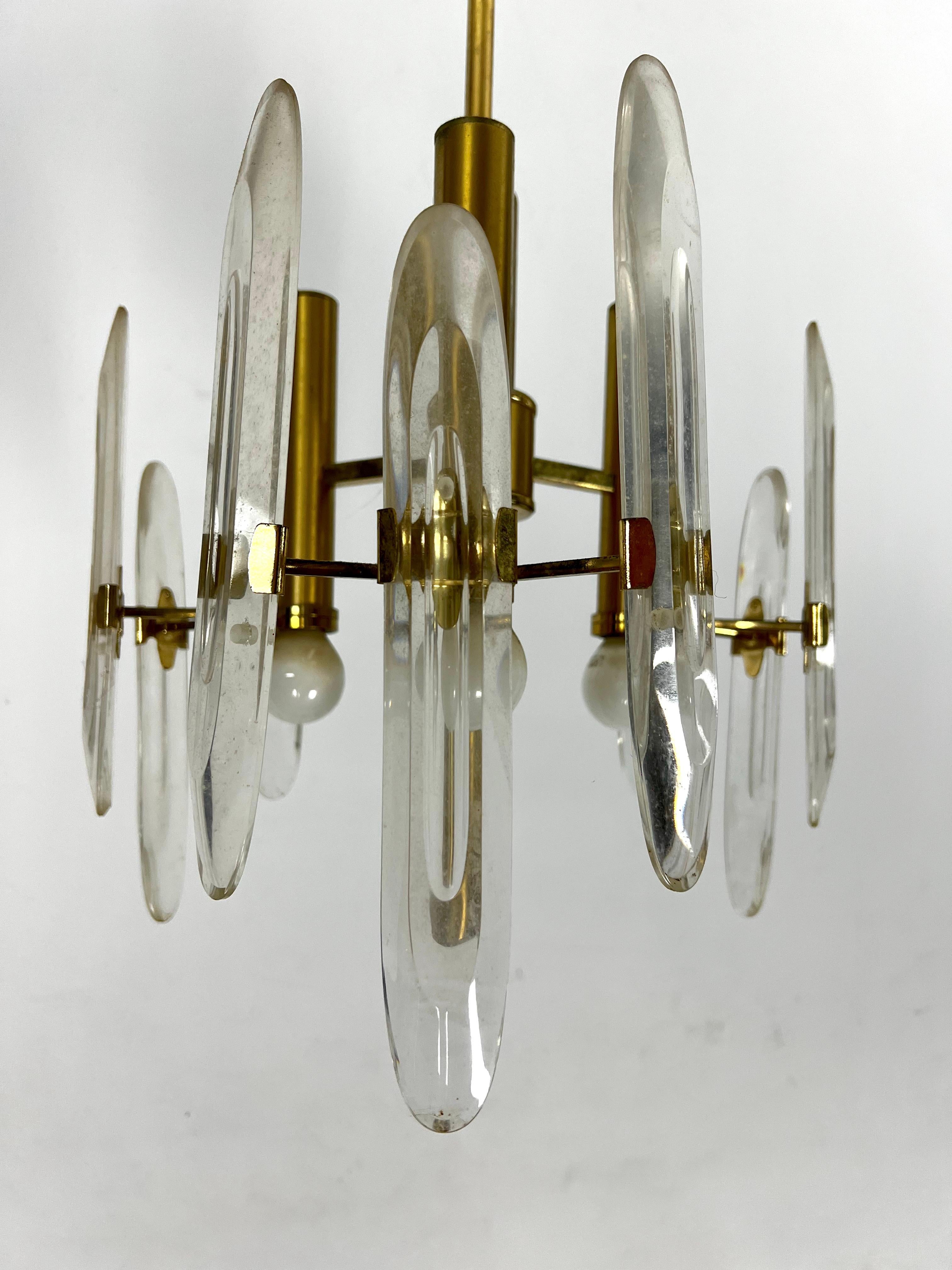 Vintage brass and glass pendant by Sciolari. Italy 1970s. For Sale 3