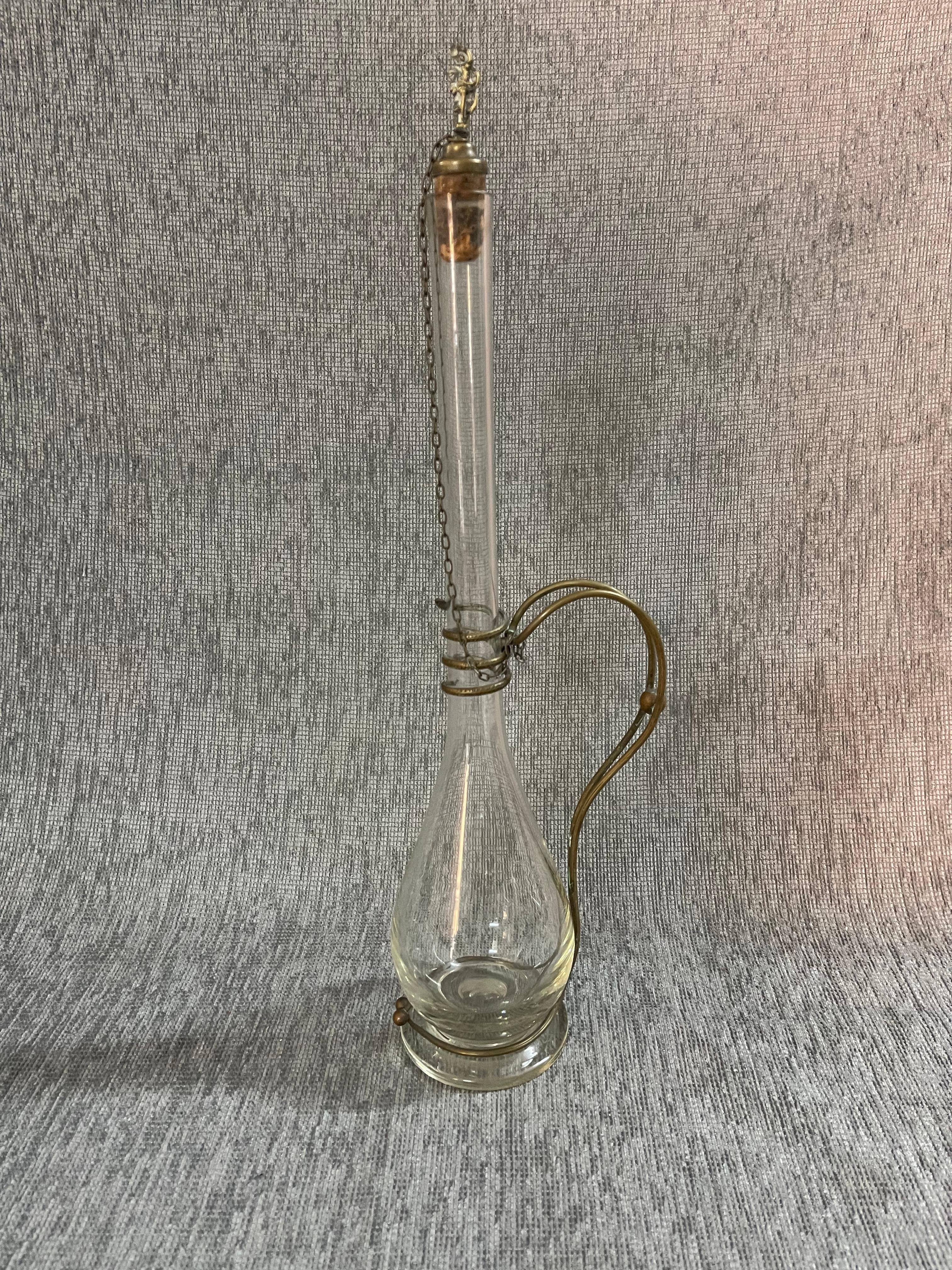 Belle Époque Carafe Vintage en laiton et verre soufflé à la main en vente