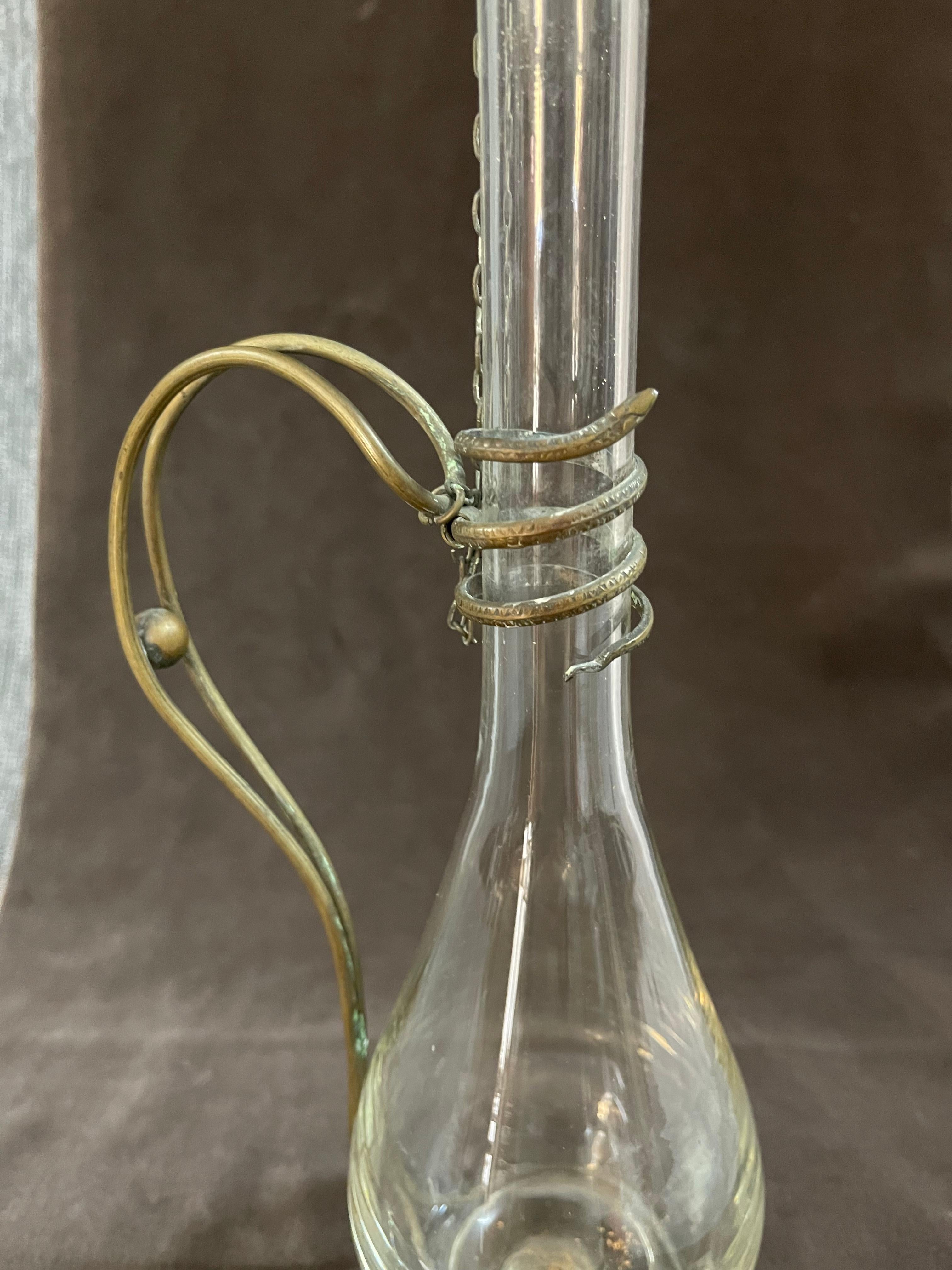 Carafe Vintage en laiton et verre soufflé à la main Bon état - En vente à Roma, IT