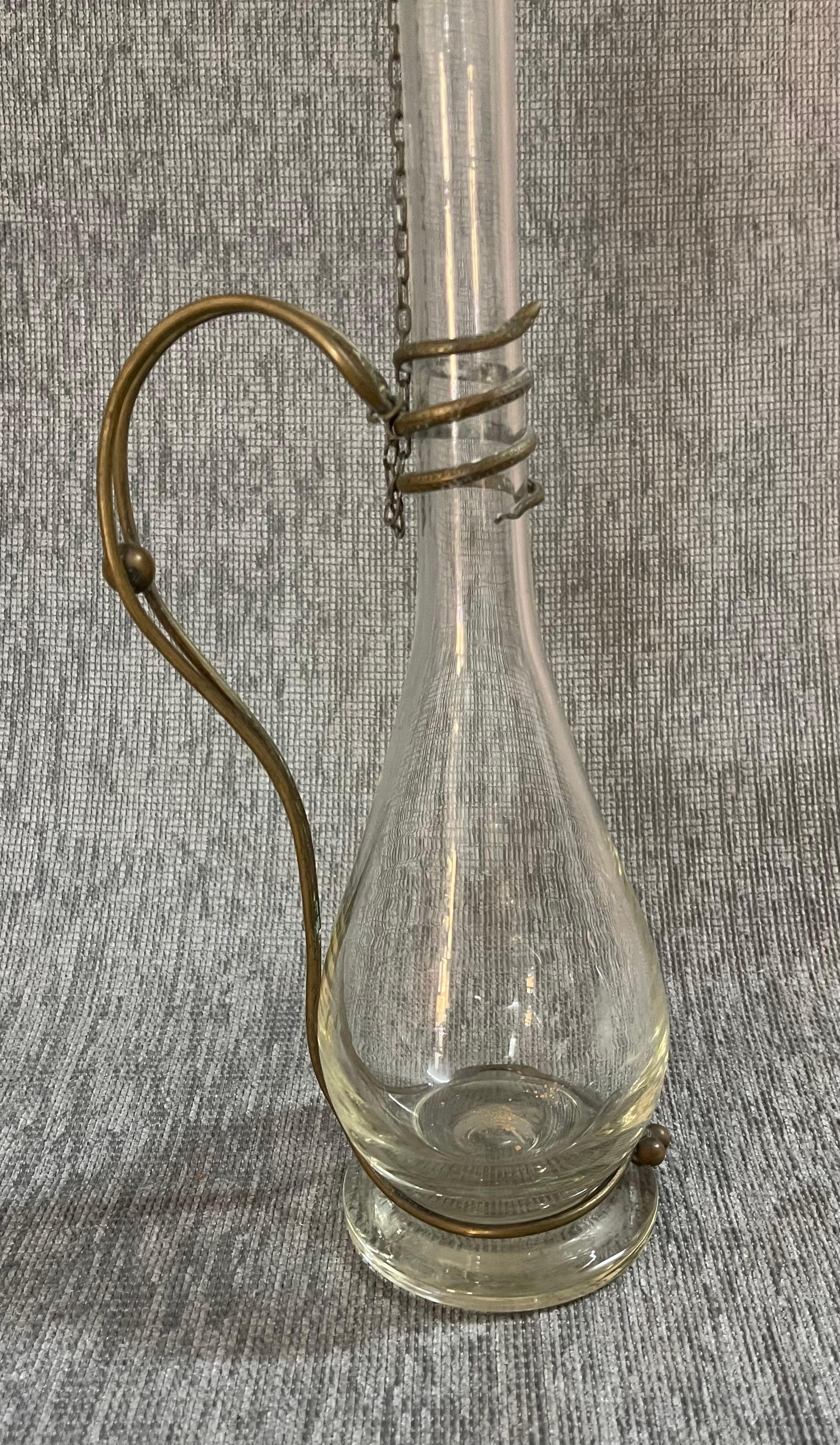 Carafe Vintage en laiton et verre soufflé à la main en vente 2