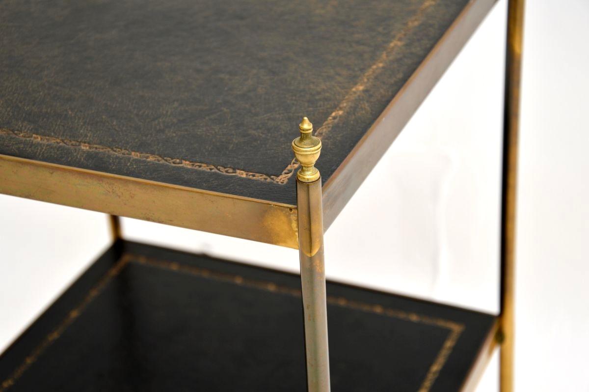 Laiton Table d'appoint vintage en laiton et cuir en vente