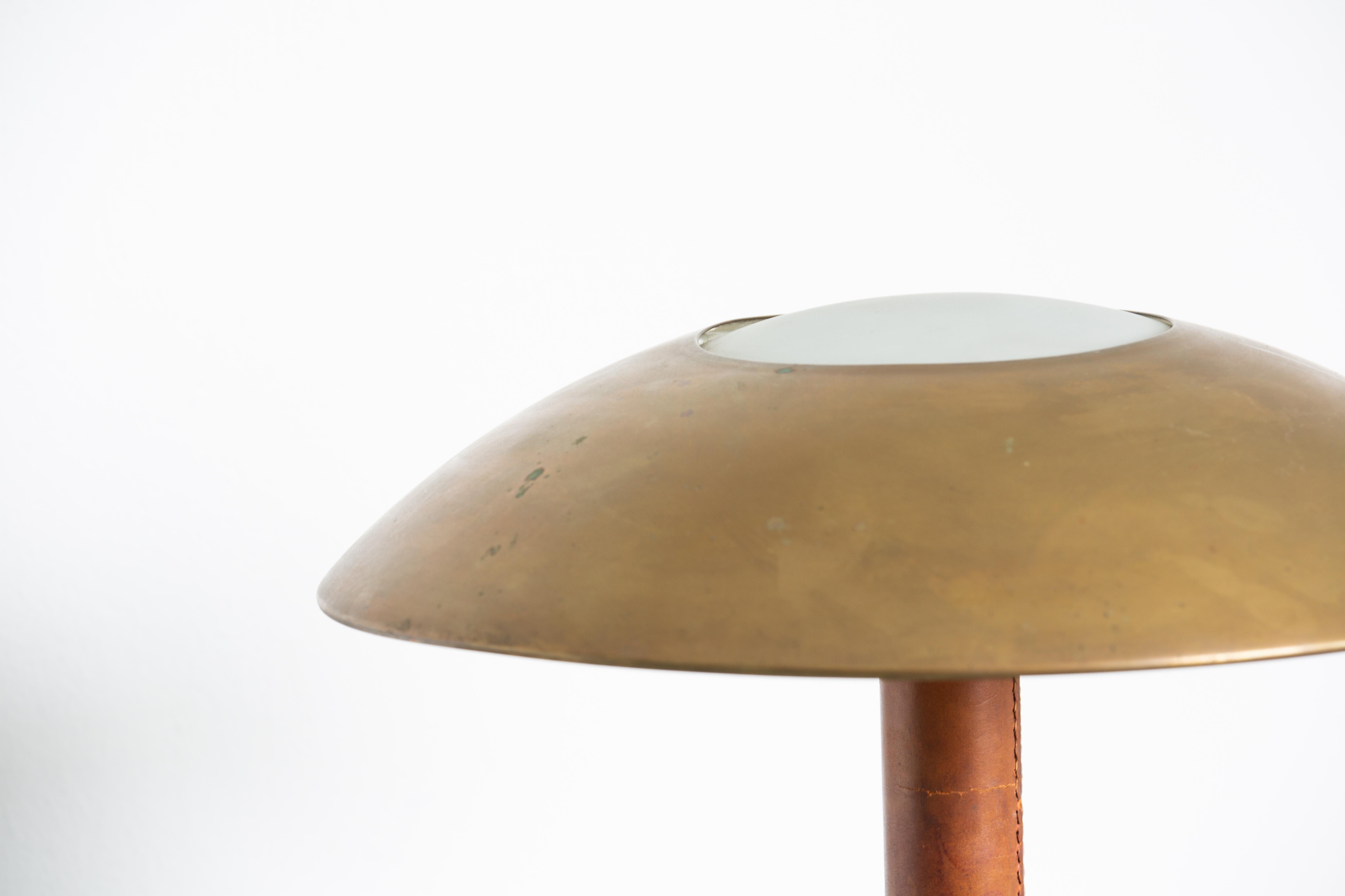 Mid-Century Modern Vintage Brass and Leather Table Lamp by Stilnovo, Italian Production, 1950s