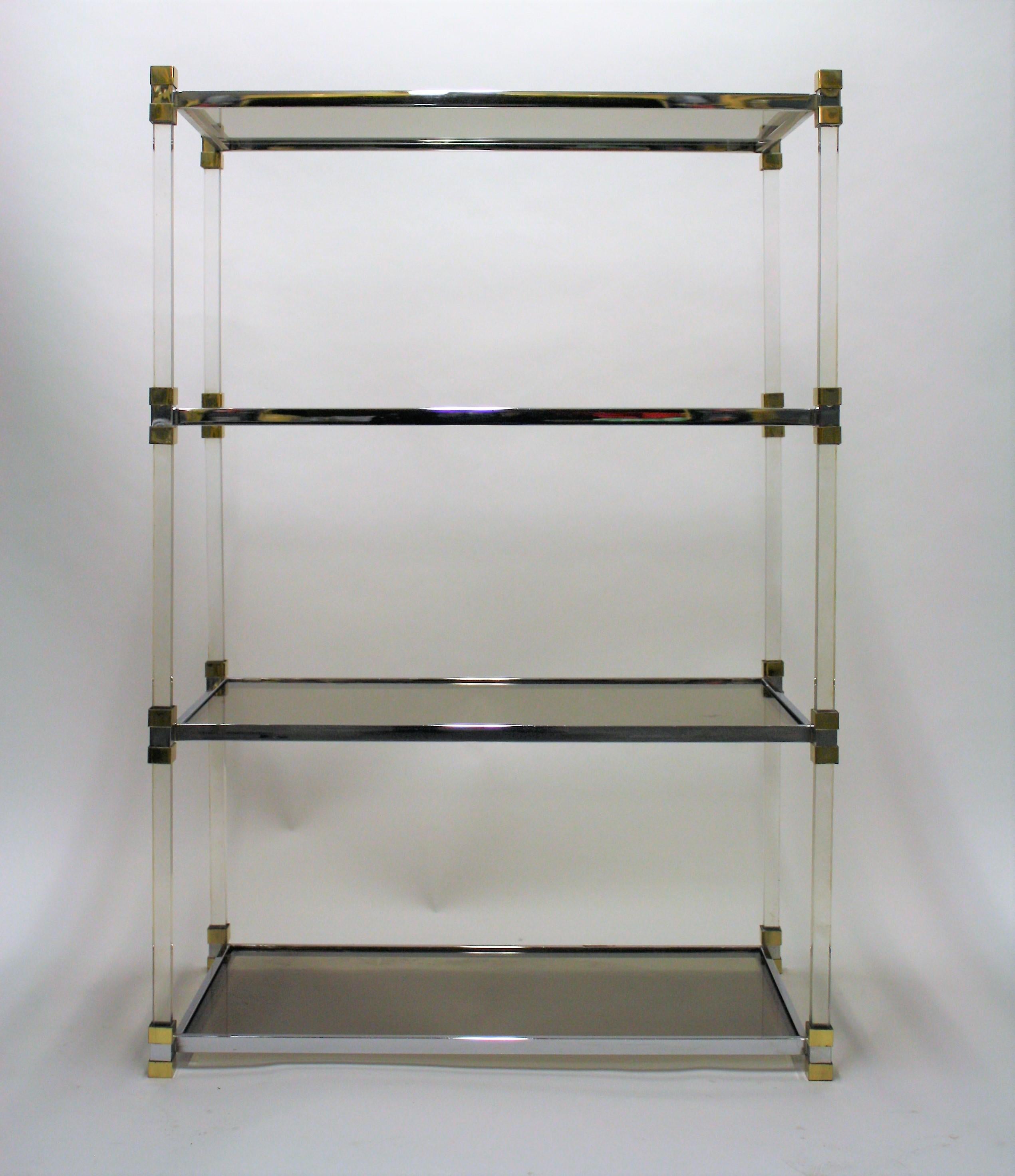 Vintage etagere consisting of 4 smoked glass shelves made from Lucite, chrome and brass.

Inspired by Charles Hollis Jones.

Good condition, polished chrome light scratches on the glasses.

1970s, France

Dimensions:
Height