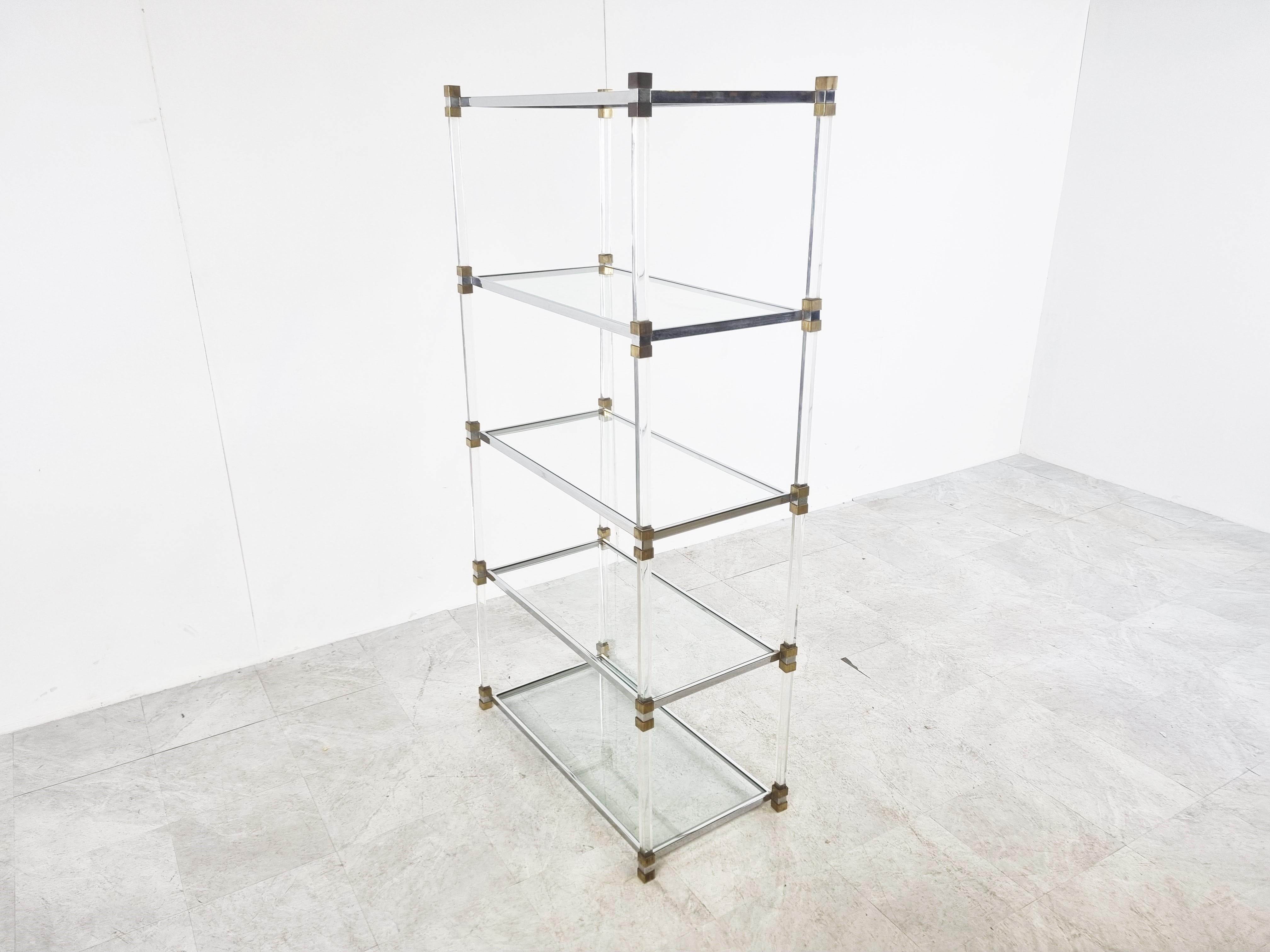 Vintage etagere consisting of 5 glass shelves made from lucite and brass.

Inspired by Charles Hollis Jones.

Great display cabinet.

Good condition.

1970s - France

Dimensions:
Height: 160cm / 62.99