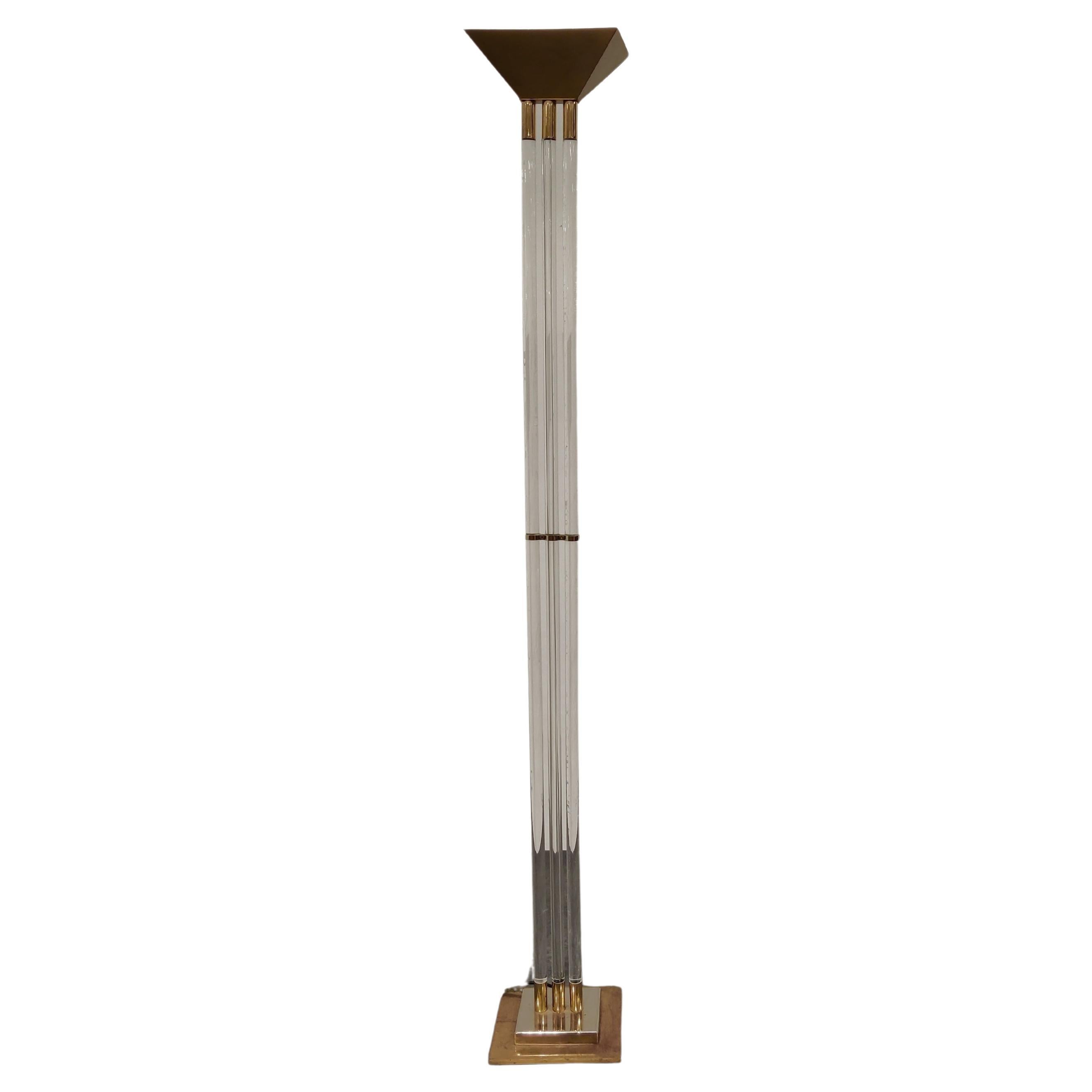 Vintage-Stehlampe aus Messing und Lucite, 1970er-Jahre