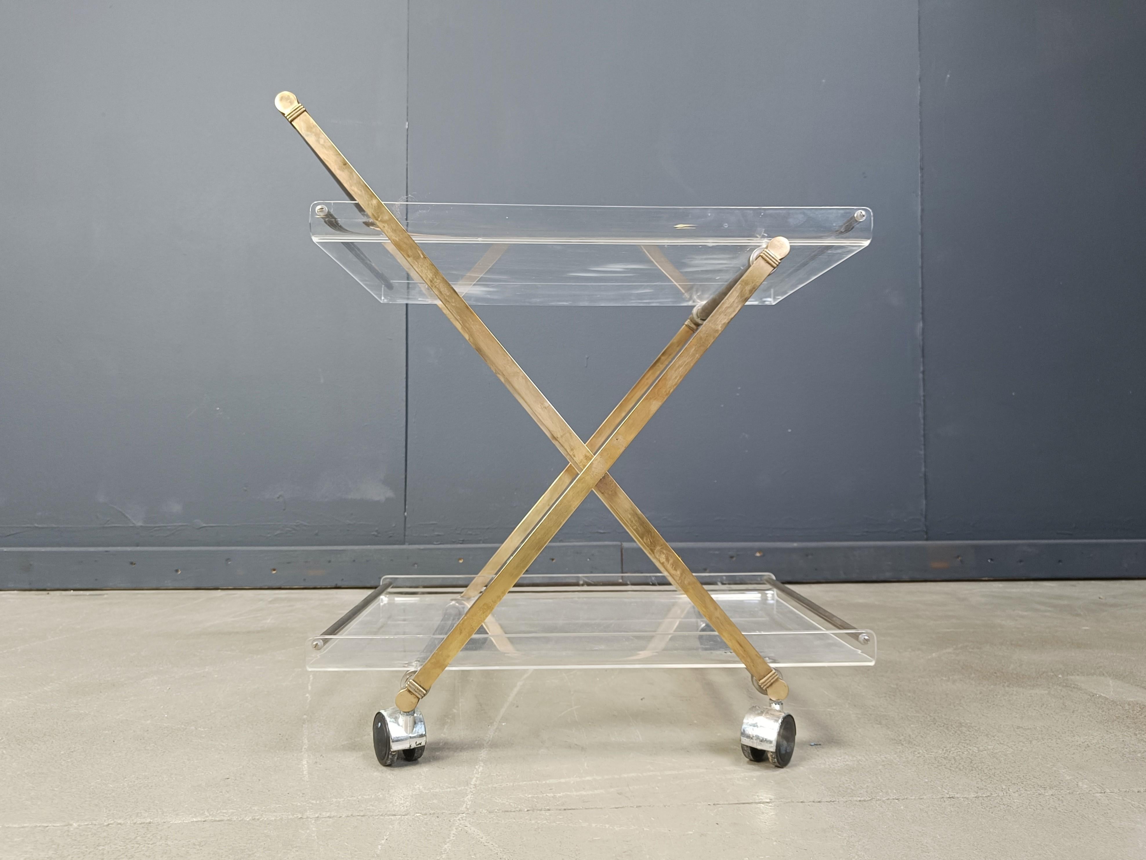 Vintage brass and lucite trolley, 1970s For Sale 3