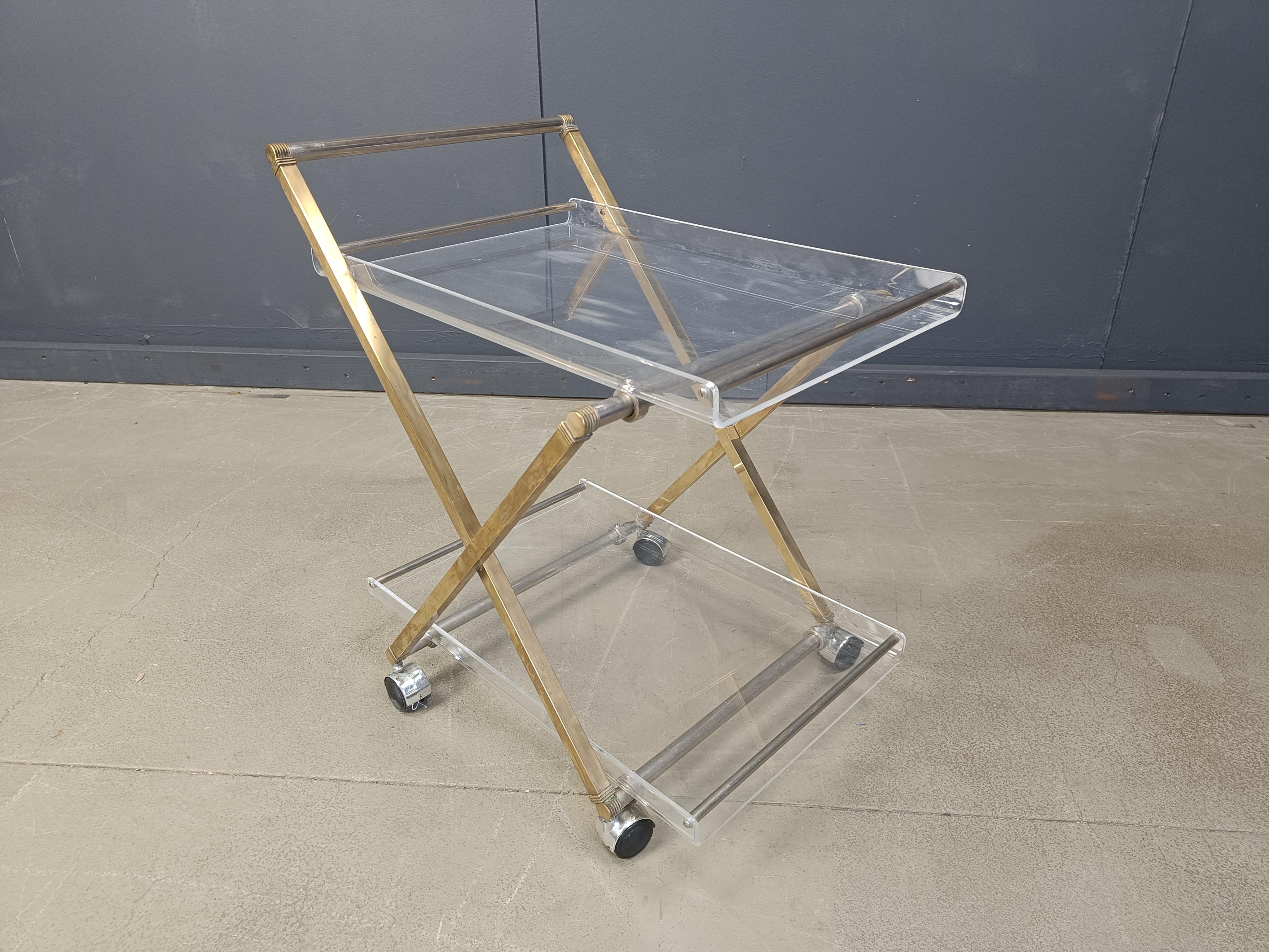 Carrello vintage in ottone e lucite, anni '70 in vendita 3
