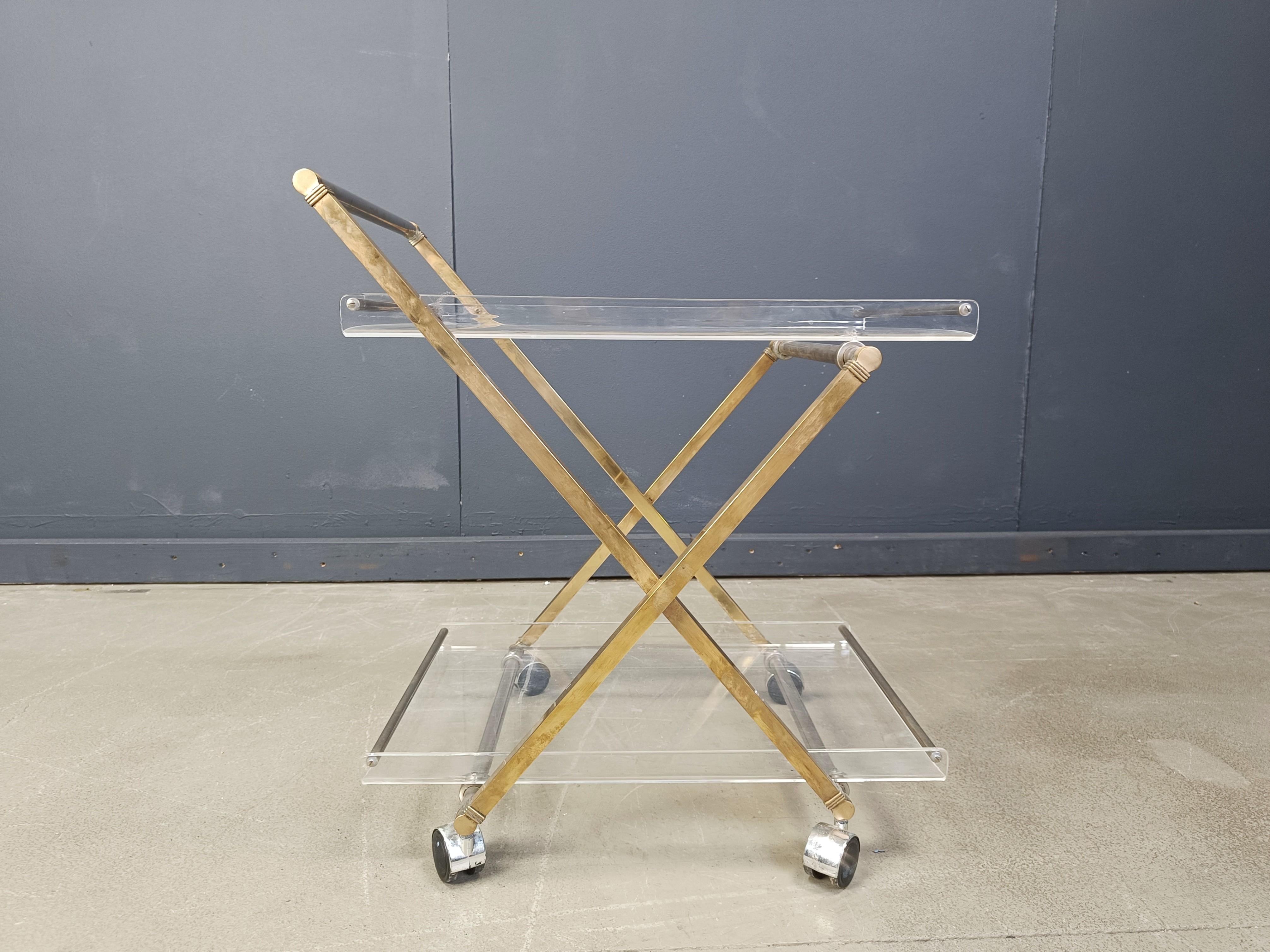 Vintage brass and lucite trolley, 1970s For Sale 4