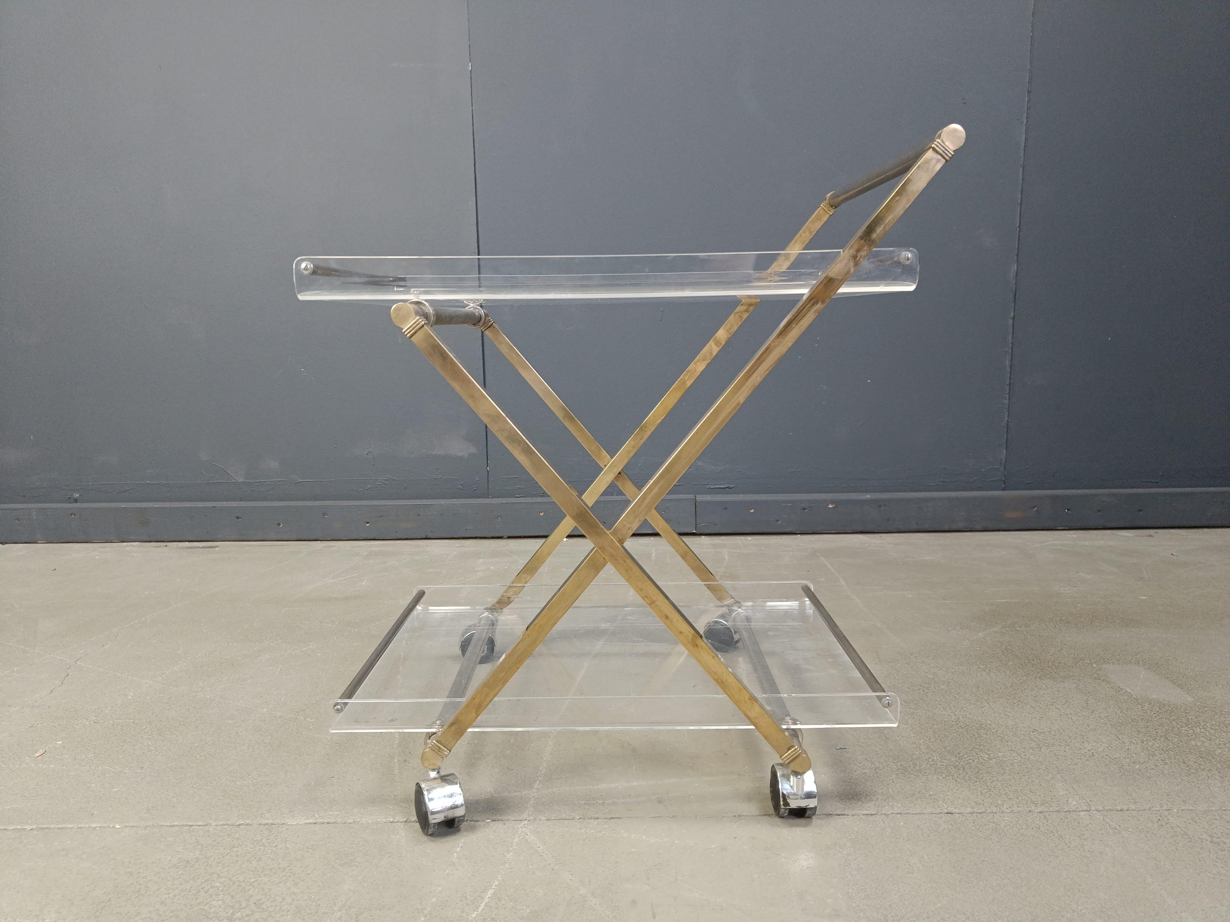 Hollywood Regency Vintage brass and lucite trolley, 1970s For Sale