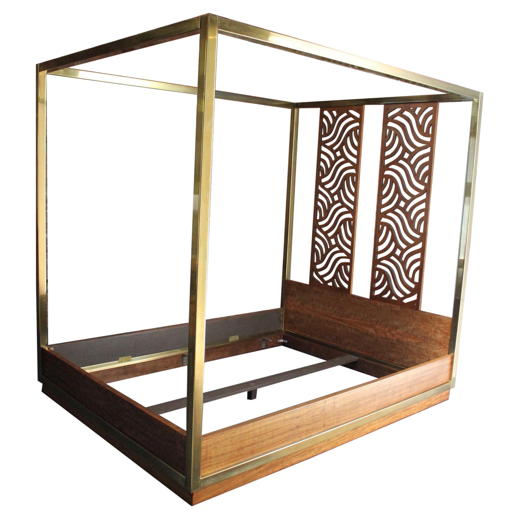 Struttura letto a baldacchino Queen in ottone e mogano vintage di Baker in vendita