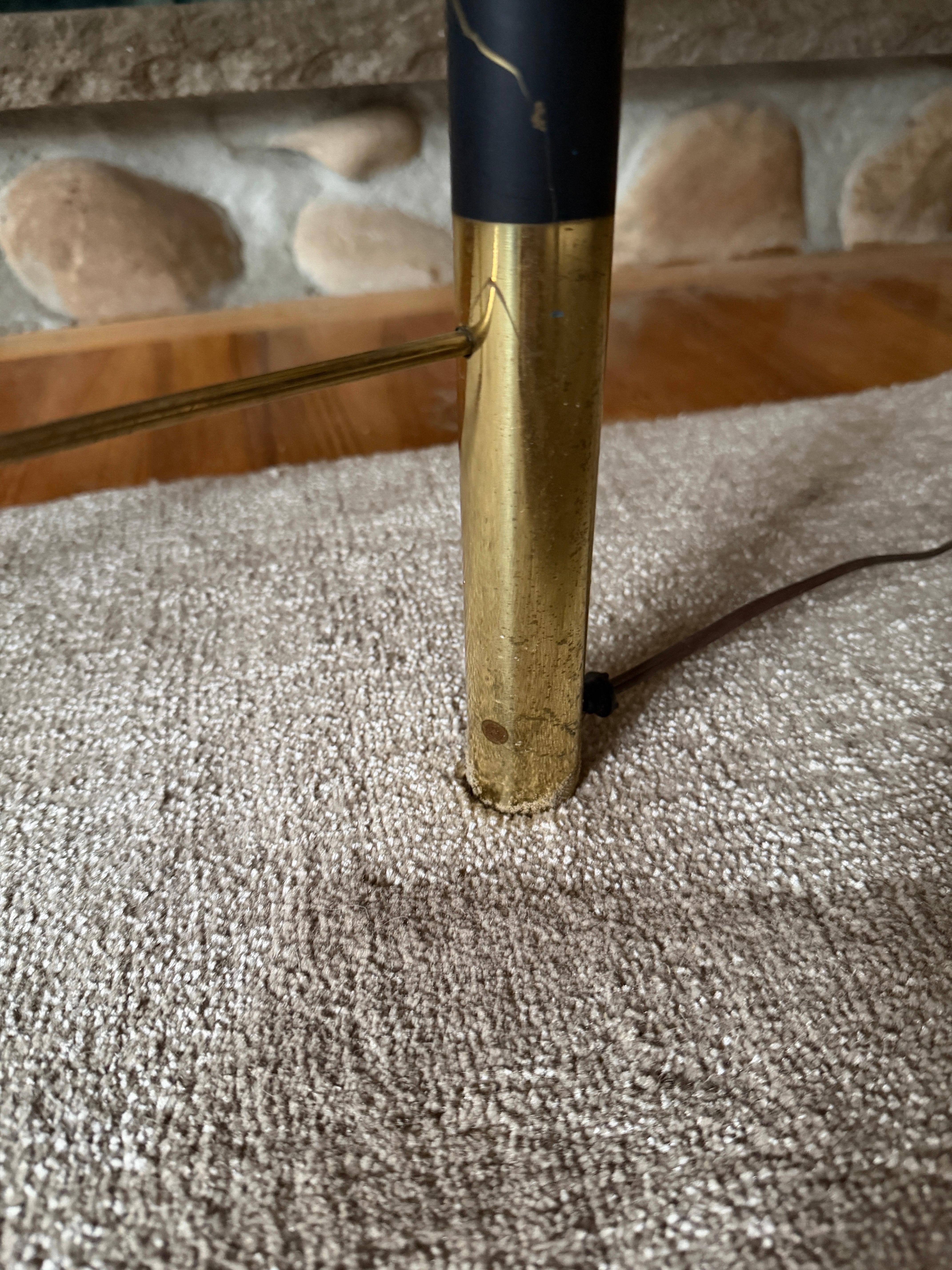 Milieu du XXe siècle Lampe de table vintage en laiton et marbre à la manière de Harvey Probber en vente