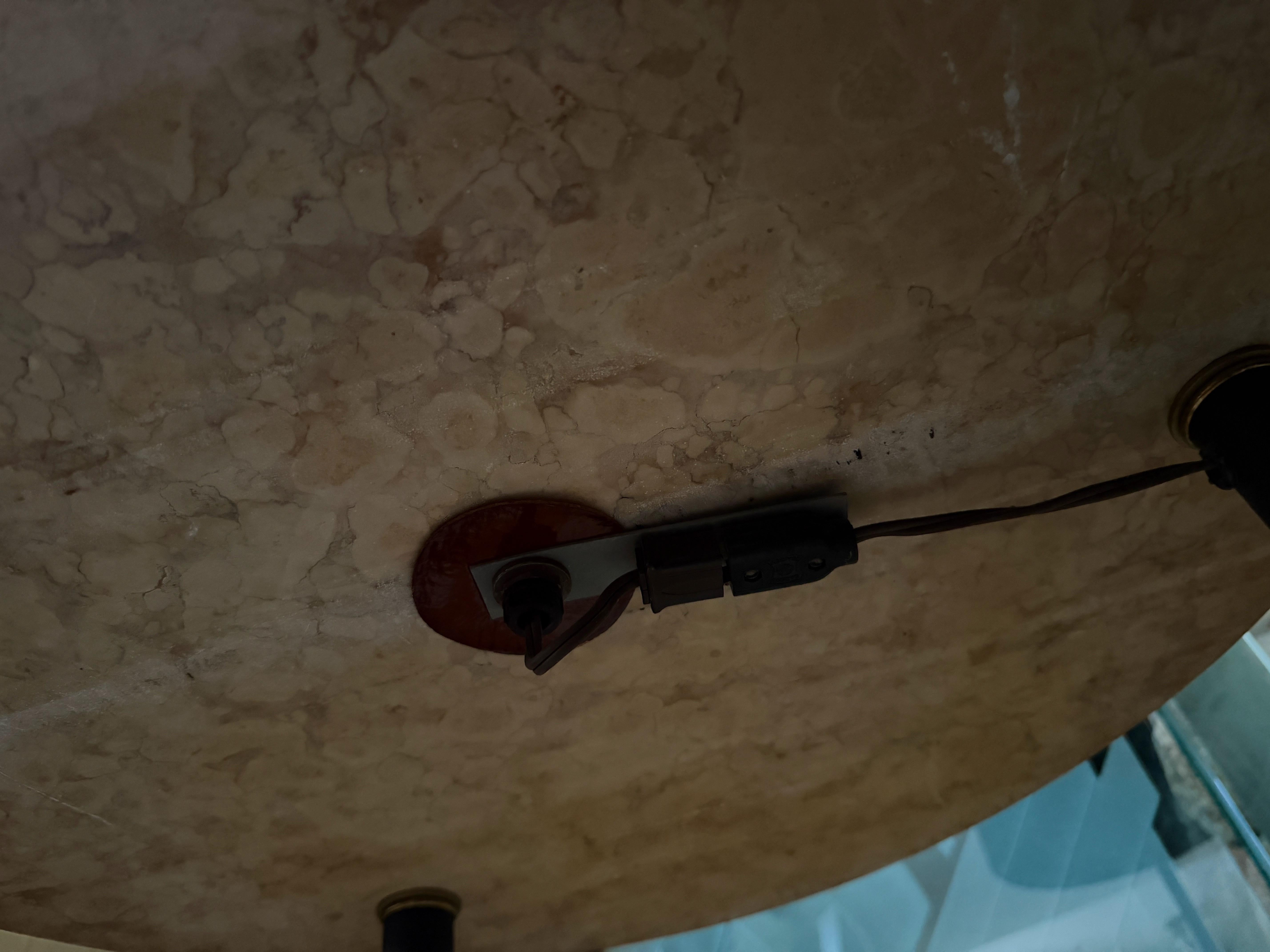 Marbre Lampe de table vintage en laiton et marbre à la manière de Harvey Probber en vente