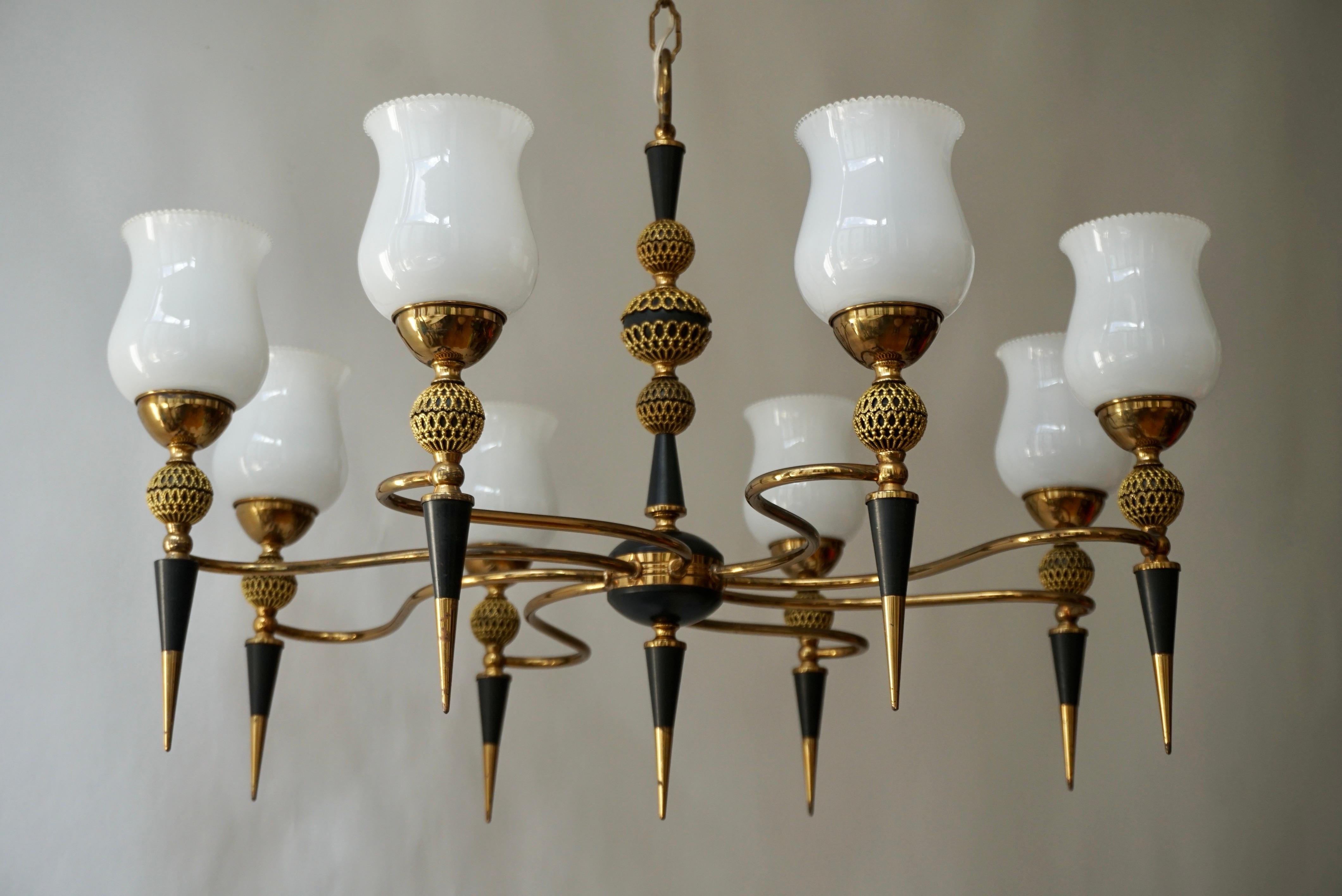 Vintage Brass and Opaline Glass Chandelier Italy 1950s In Good Condition For Sale In Antwerp, BE
